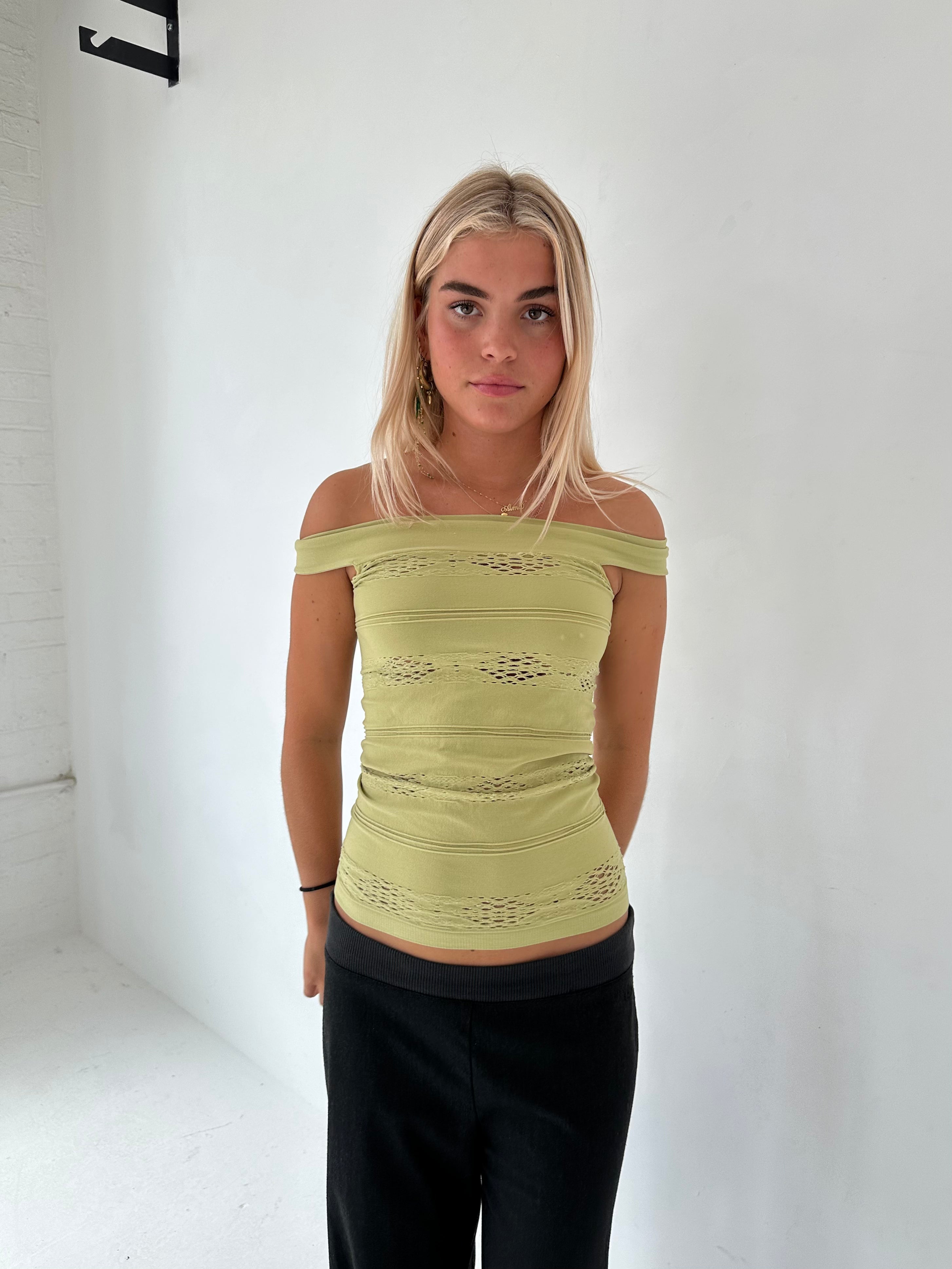 off shoulder top — size xs/s