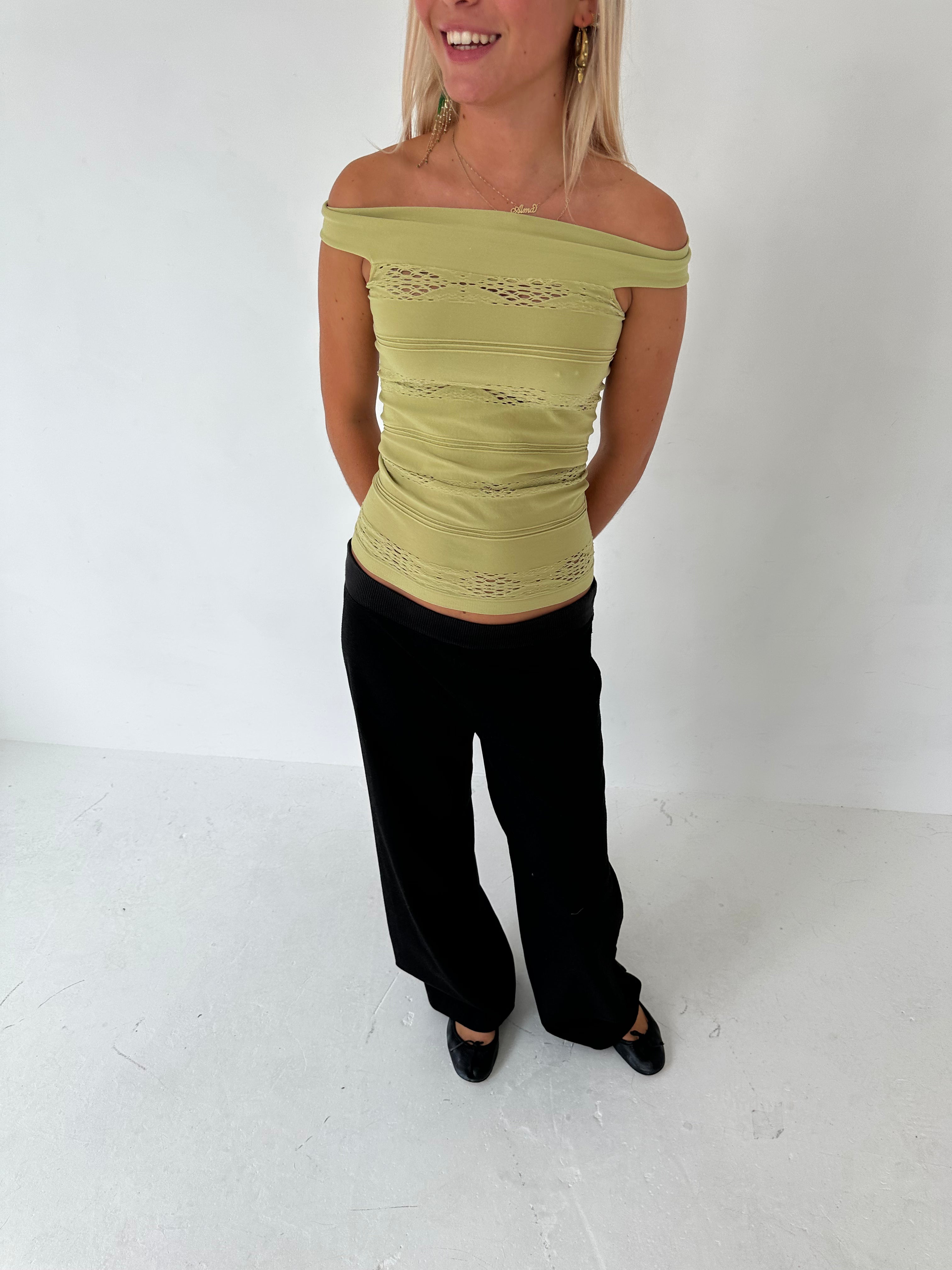 off shoulder top — size xs/s