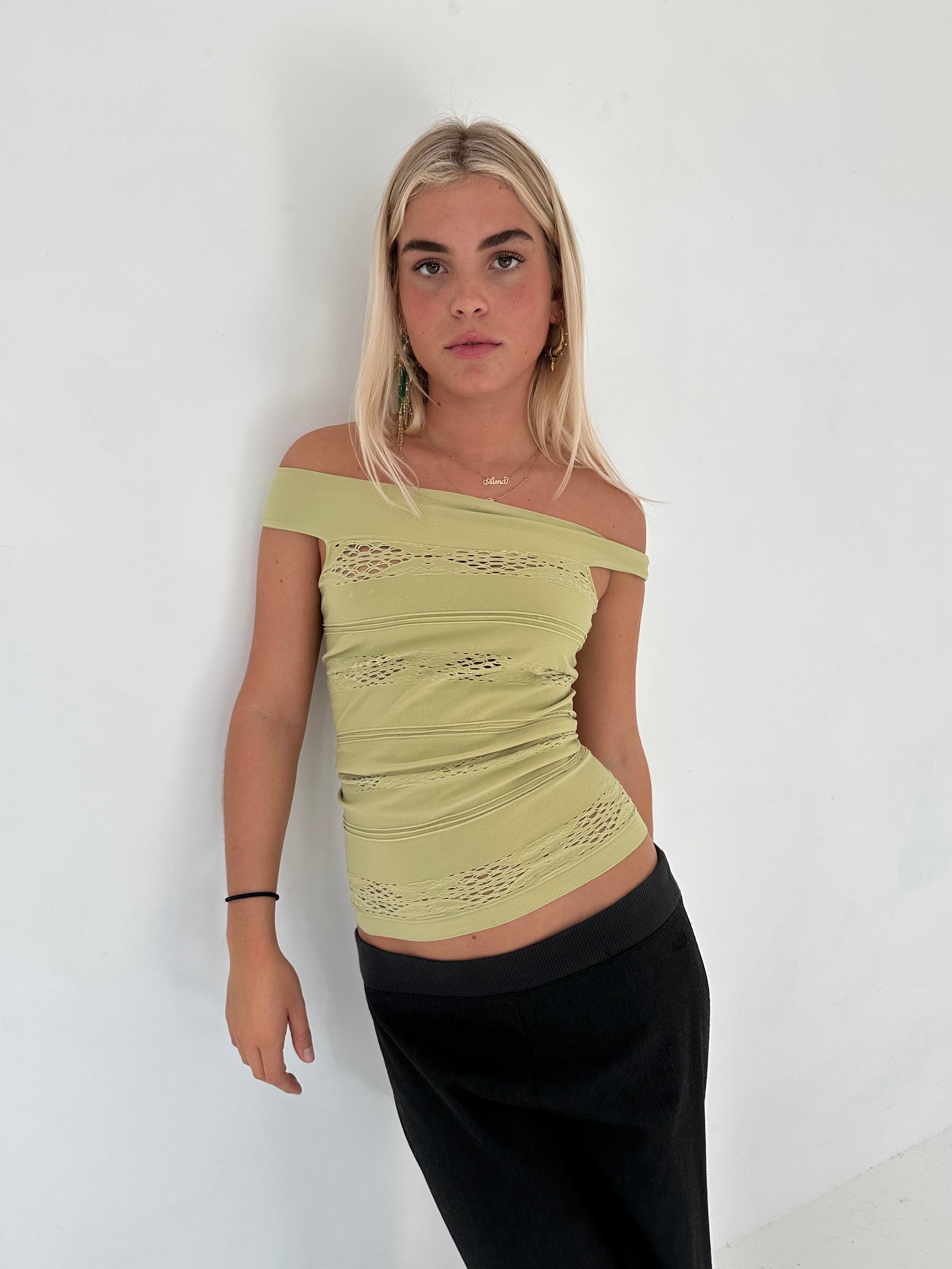 off shoulder top — size xs/s