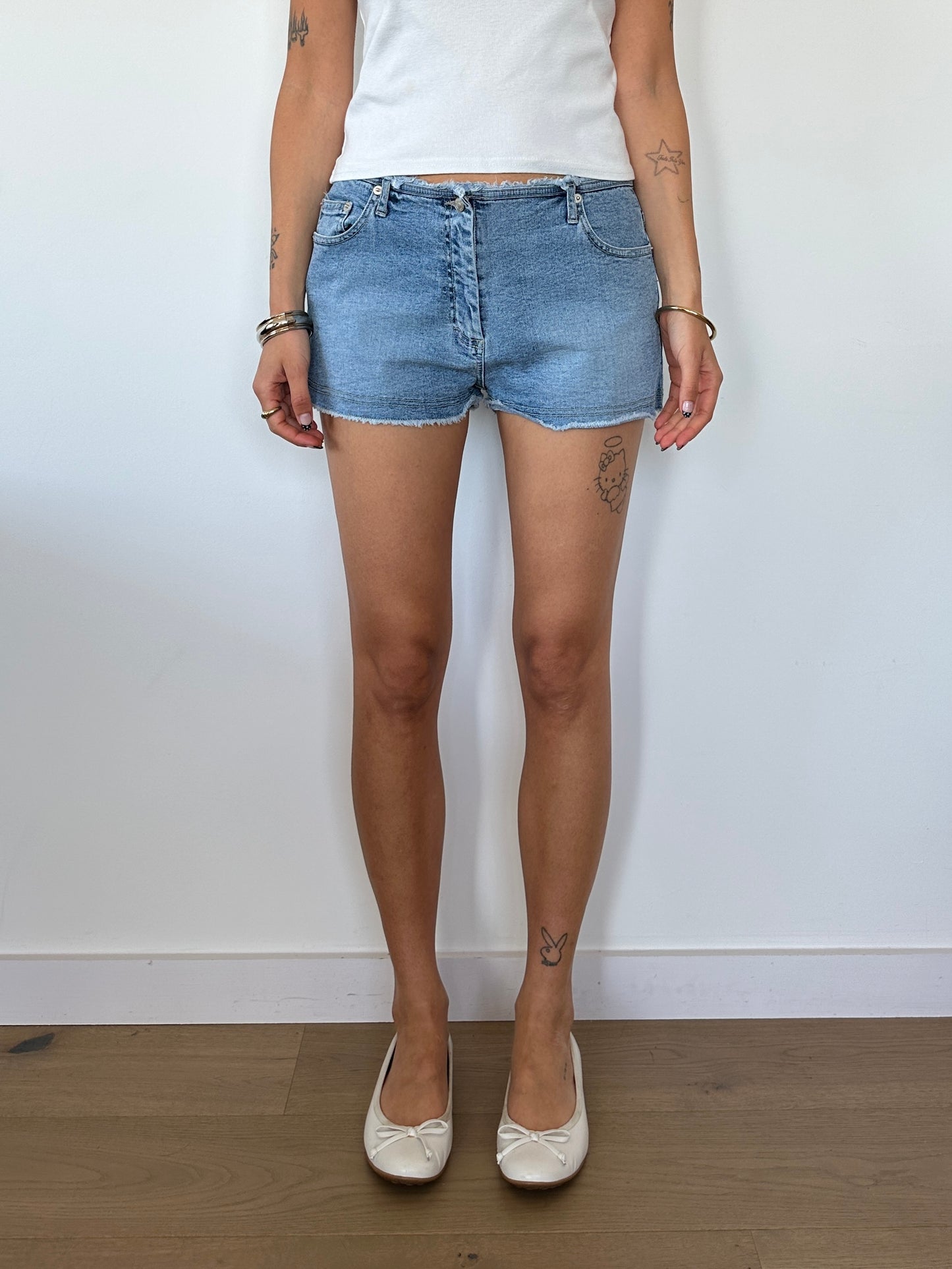 Distressed Denim Hot Pants ⋆ Size XS