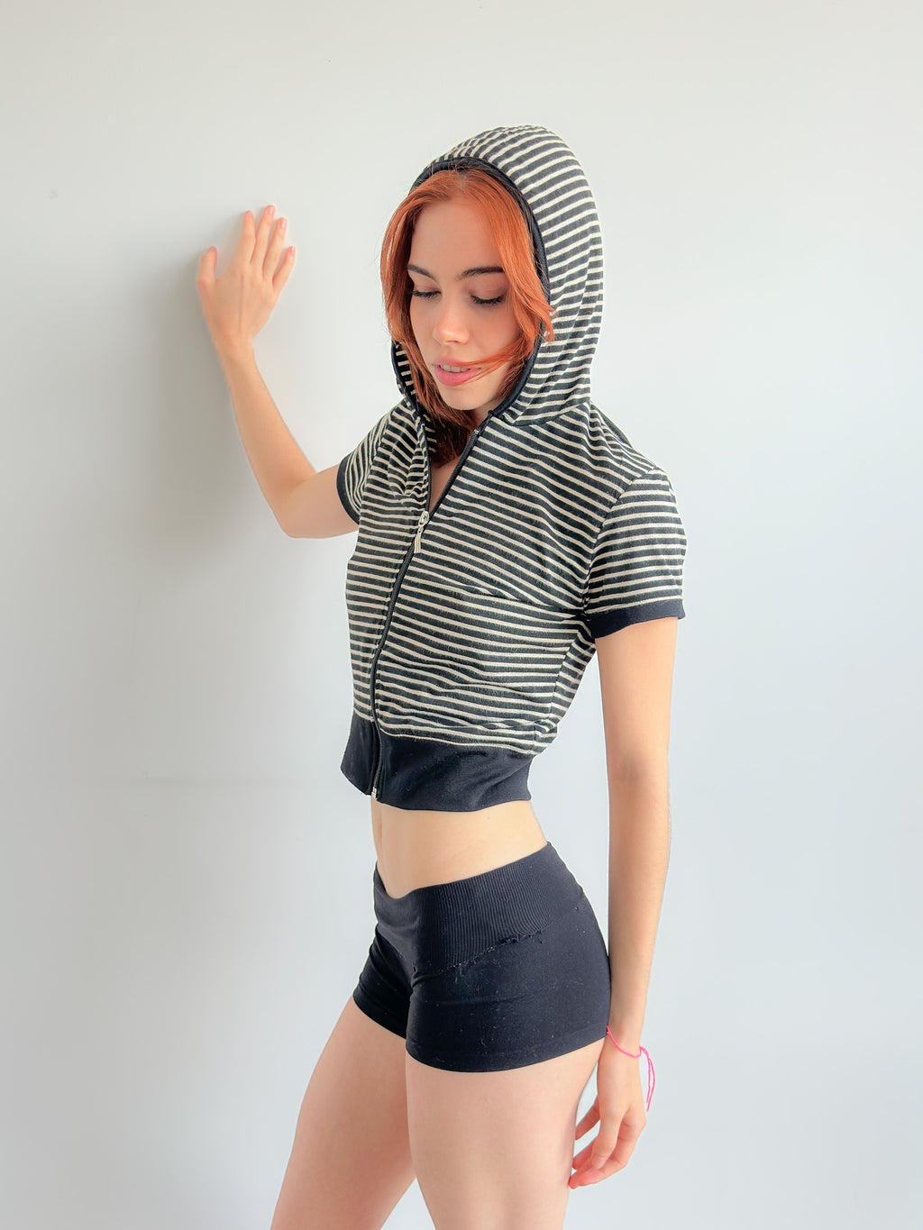 stripe hooded tee / size xs-s