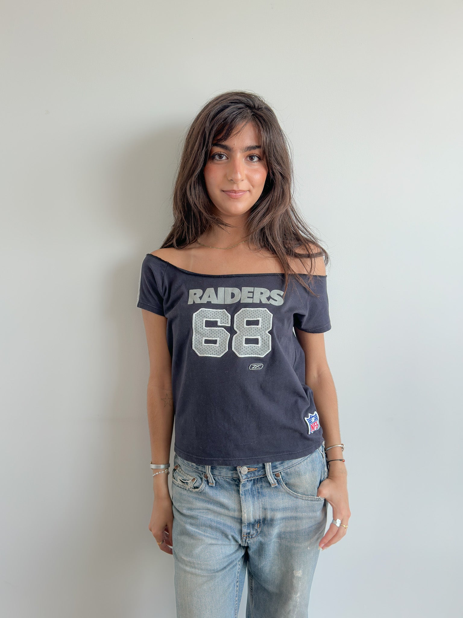 sporty off shoulder tee / size s-m