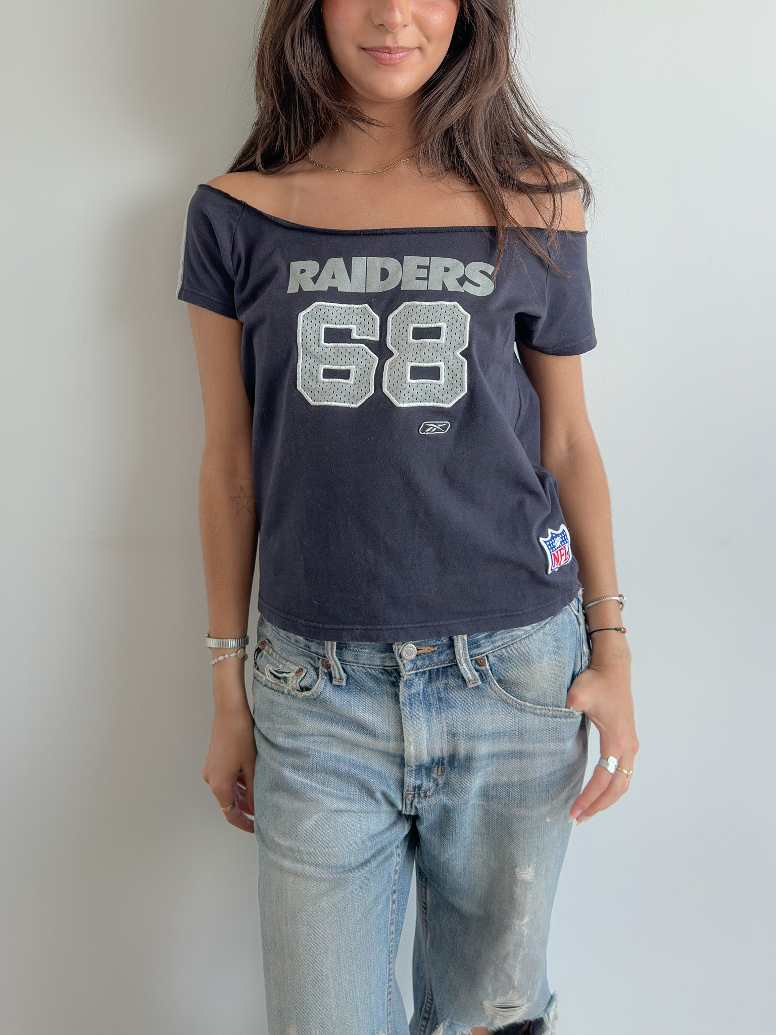sporty off shoulder tee / size s-m