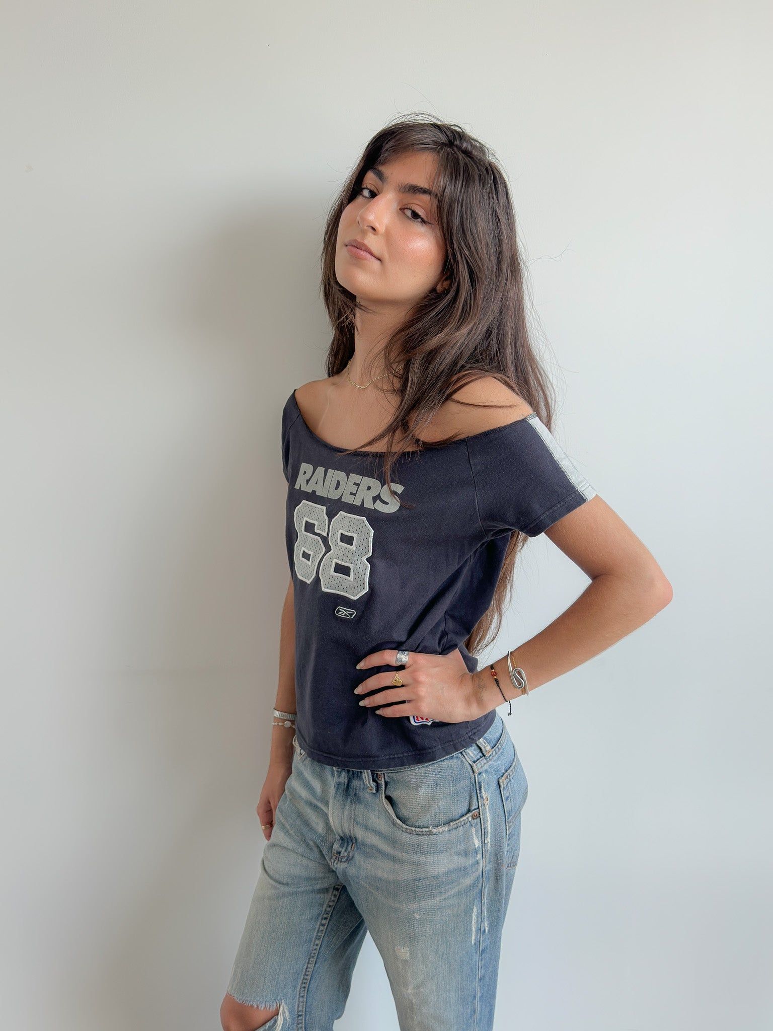 sporty off shoulder tee / size s-m
