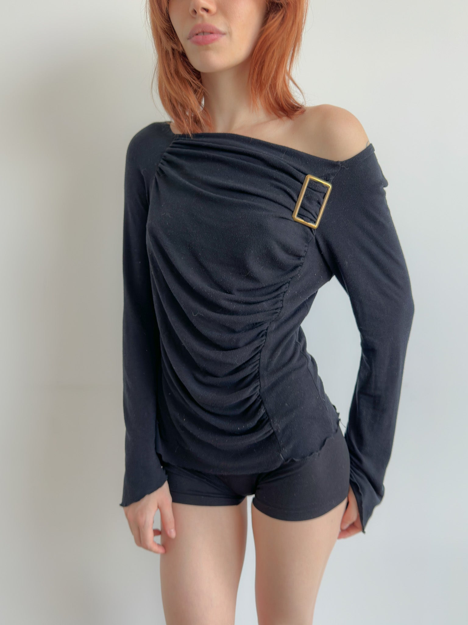 off shoulder ruched top / size s-m