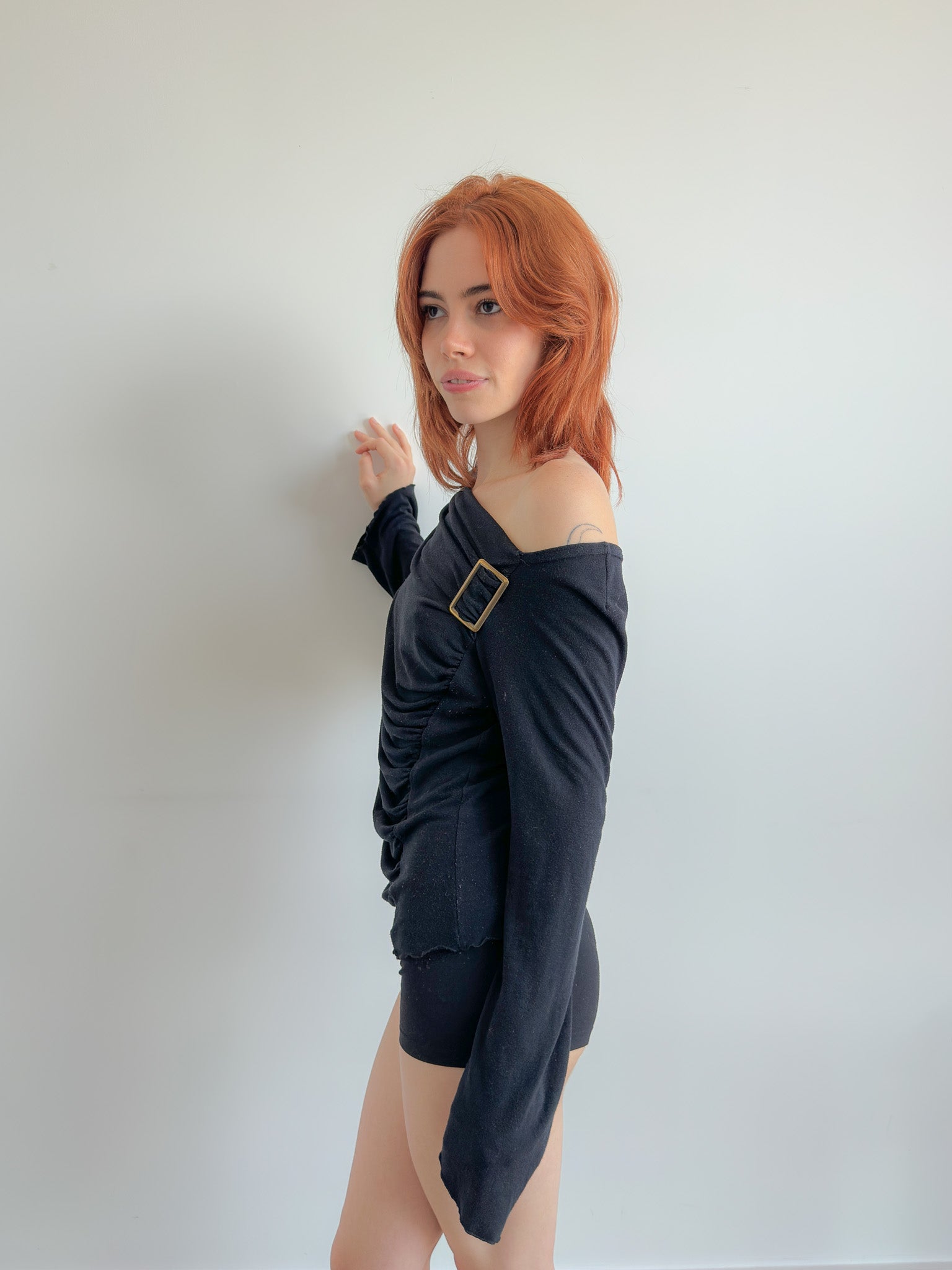 off shoulder ruched top / size s-m
