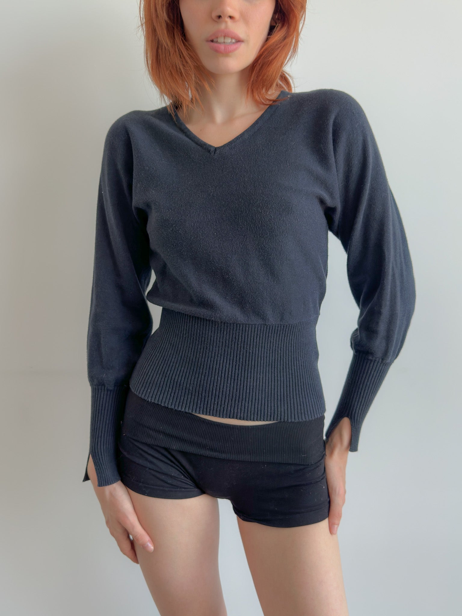 v-neck batwing knit / size xs-s