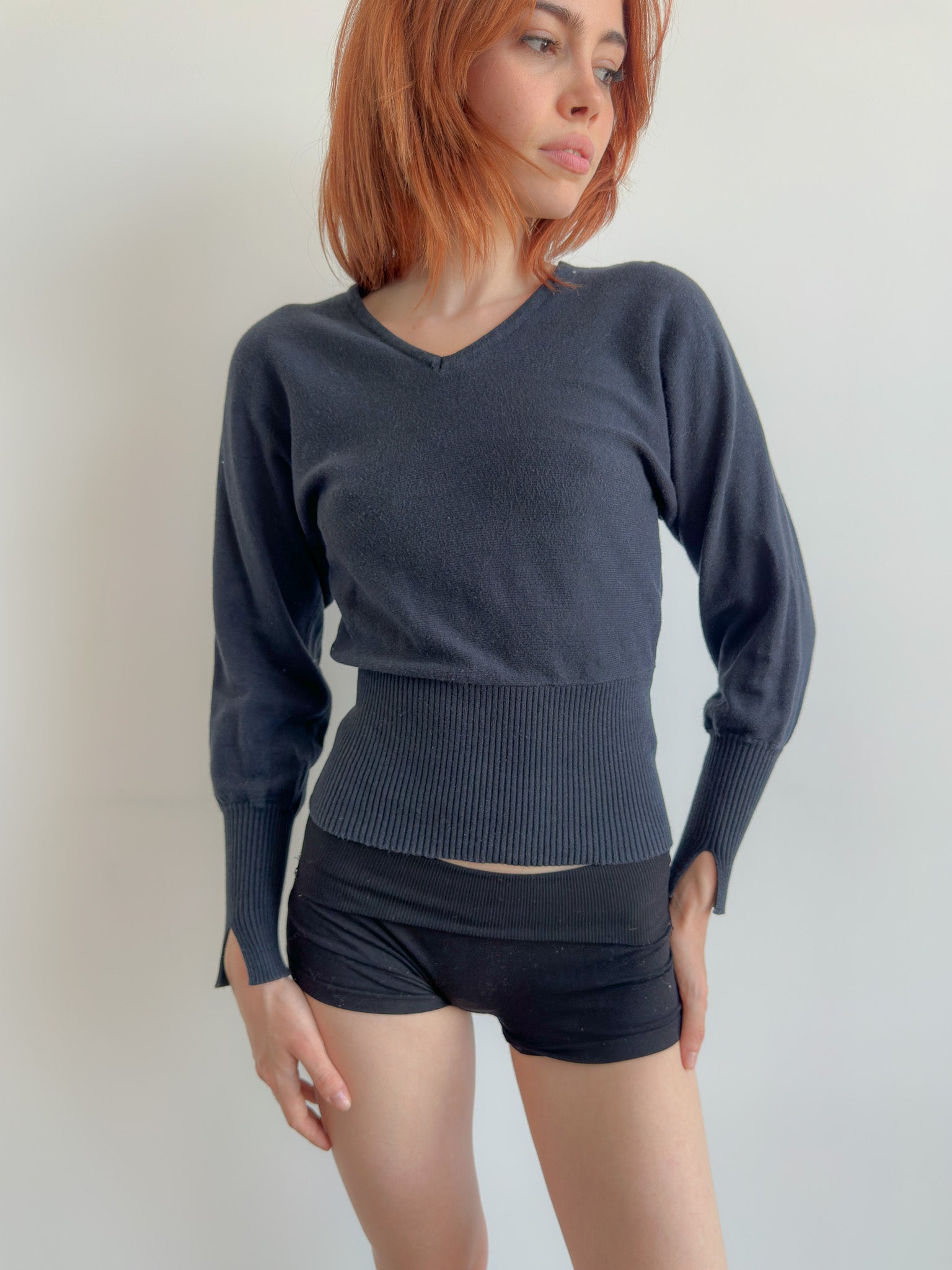 v-neck batwing knit / size xs-s