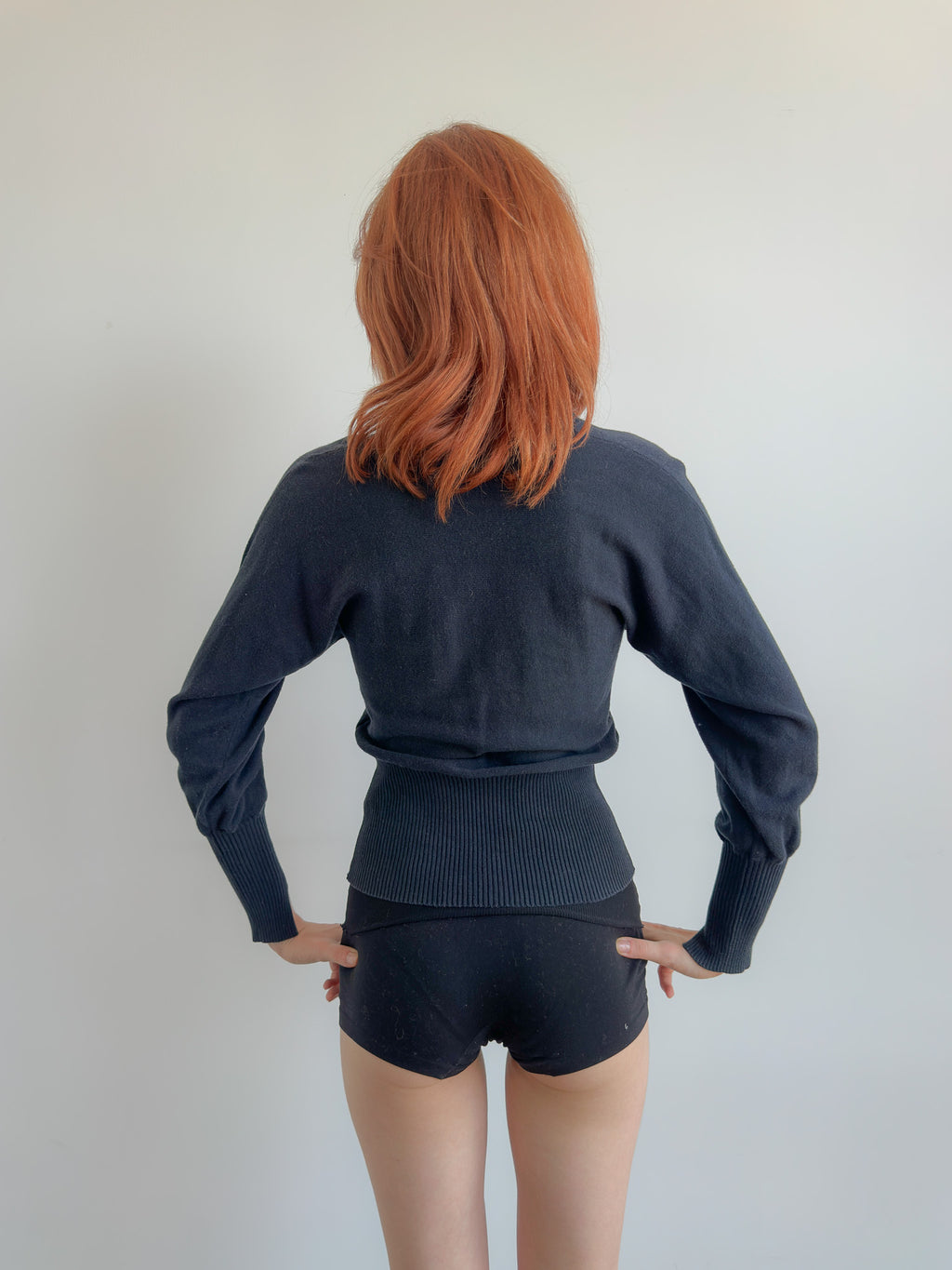 v-neck batwing knit / size xs-s