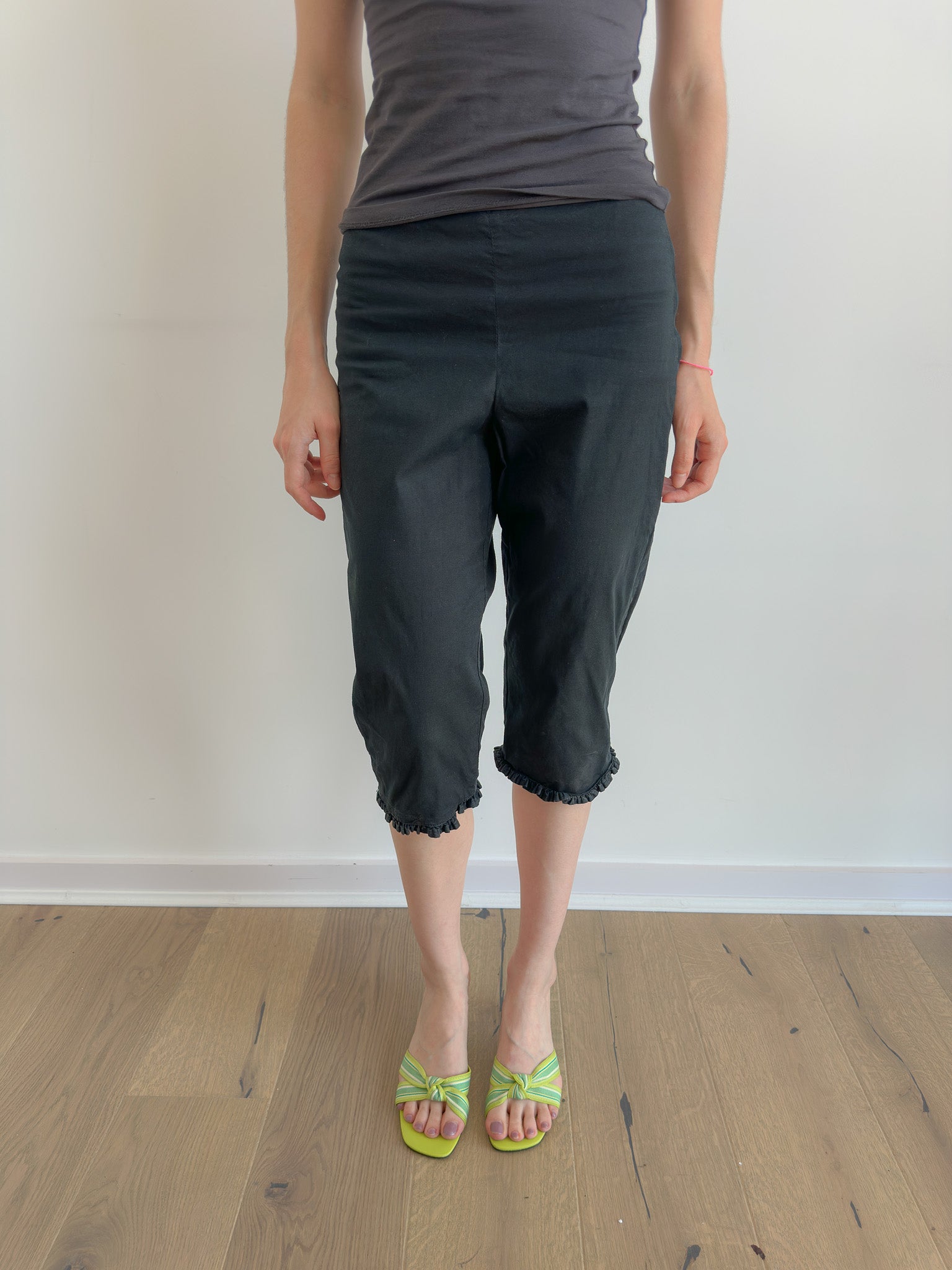 ruffle capris / size xs-s