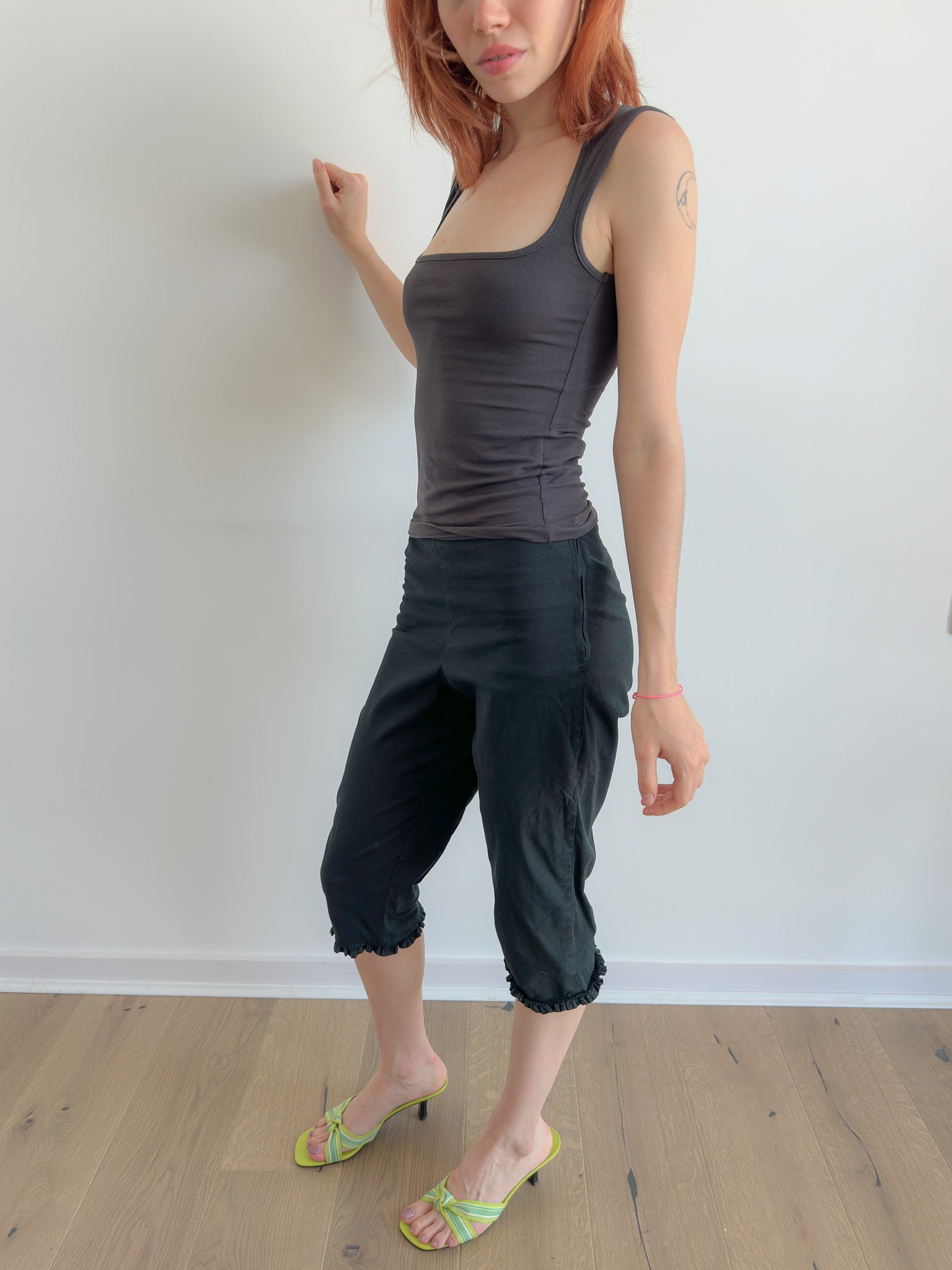 ruffle capris / size xs-s