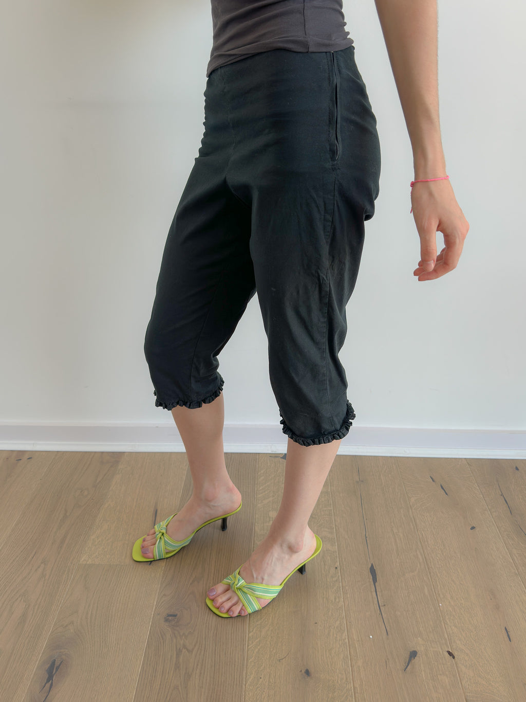 ruffle capris / size xs-s