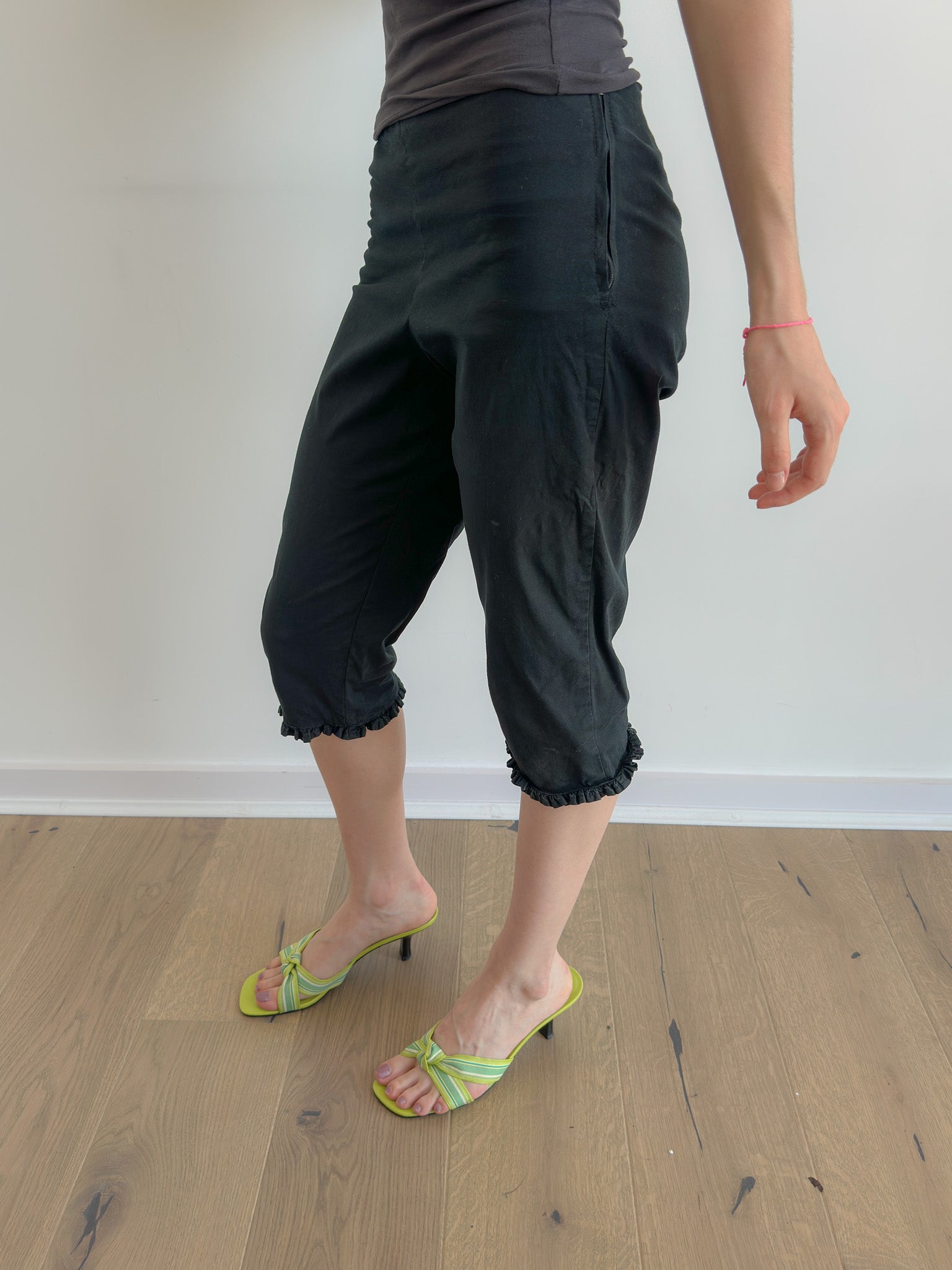 ruffle capris / size xs-s