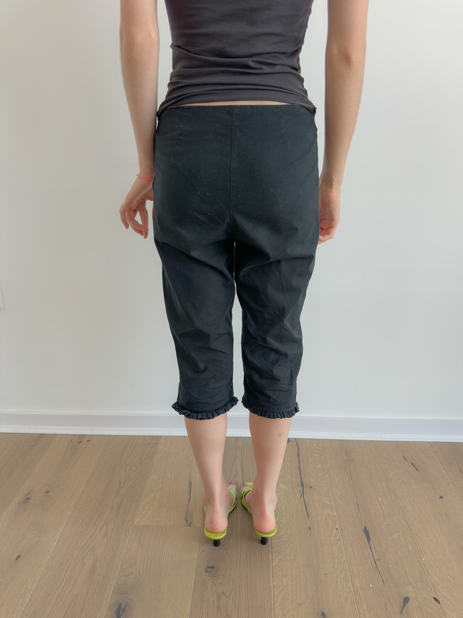 ruffle capris / size xs-s