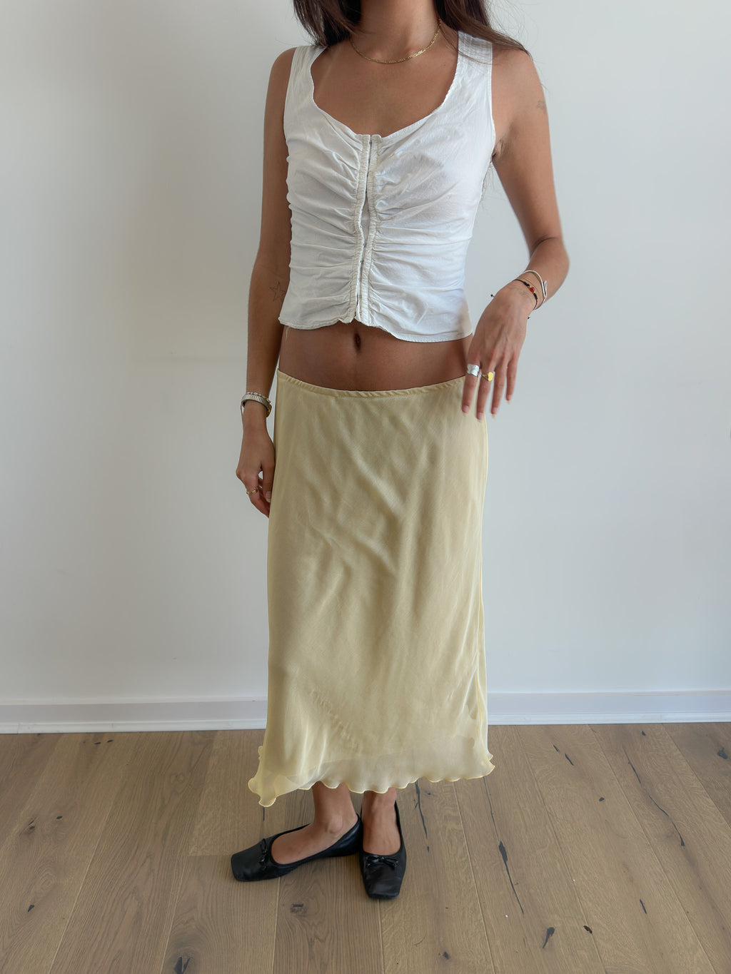 butter yellow midi skirt / size s-m