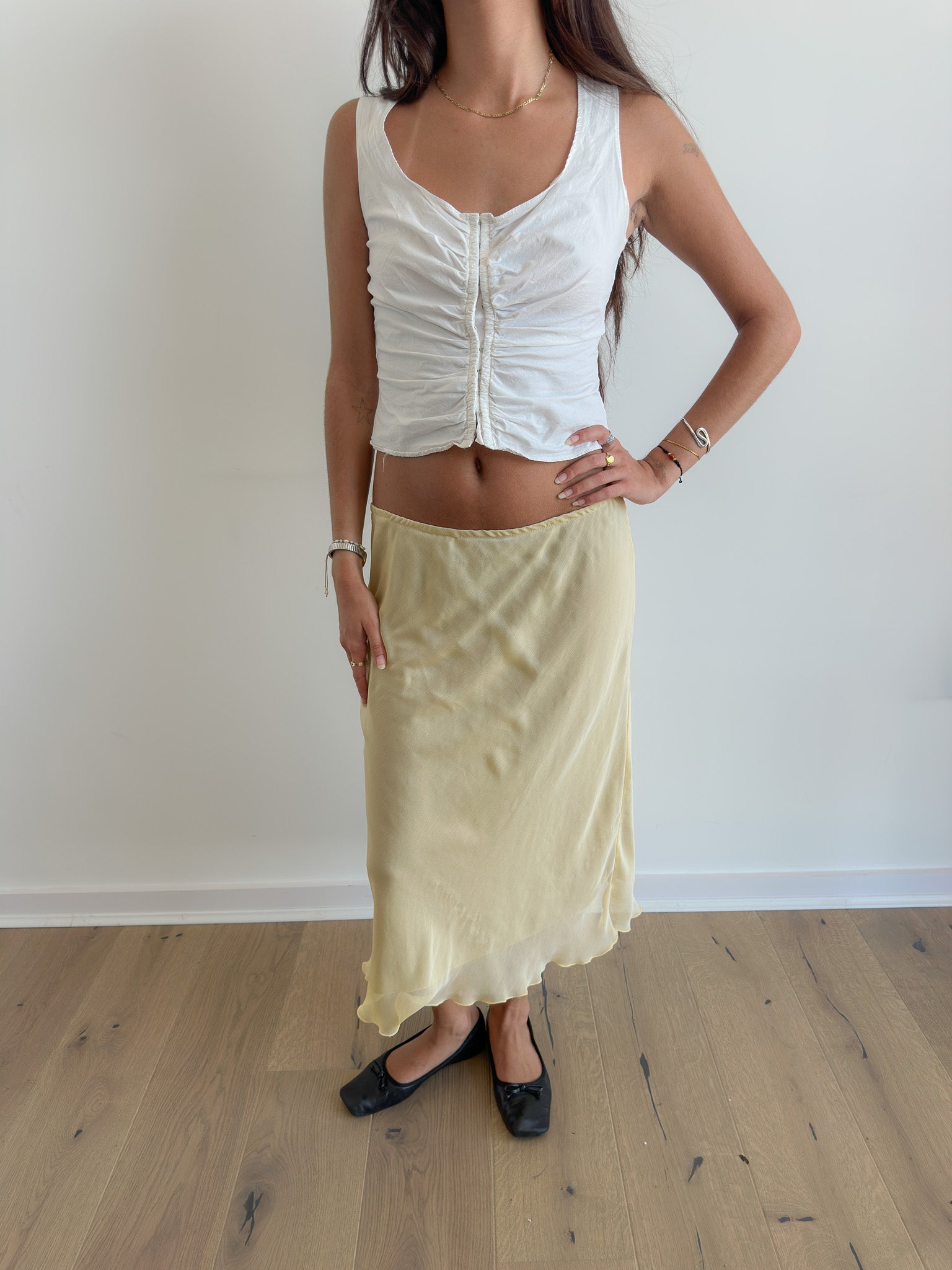 butter yellow midi skirt / size s-m