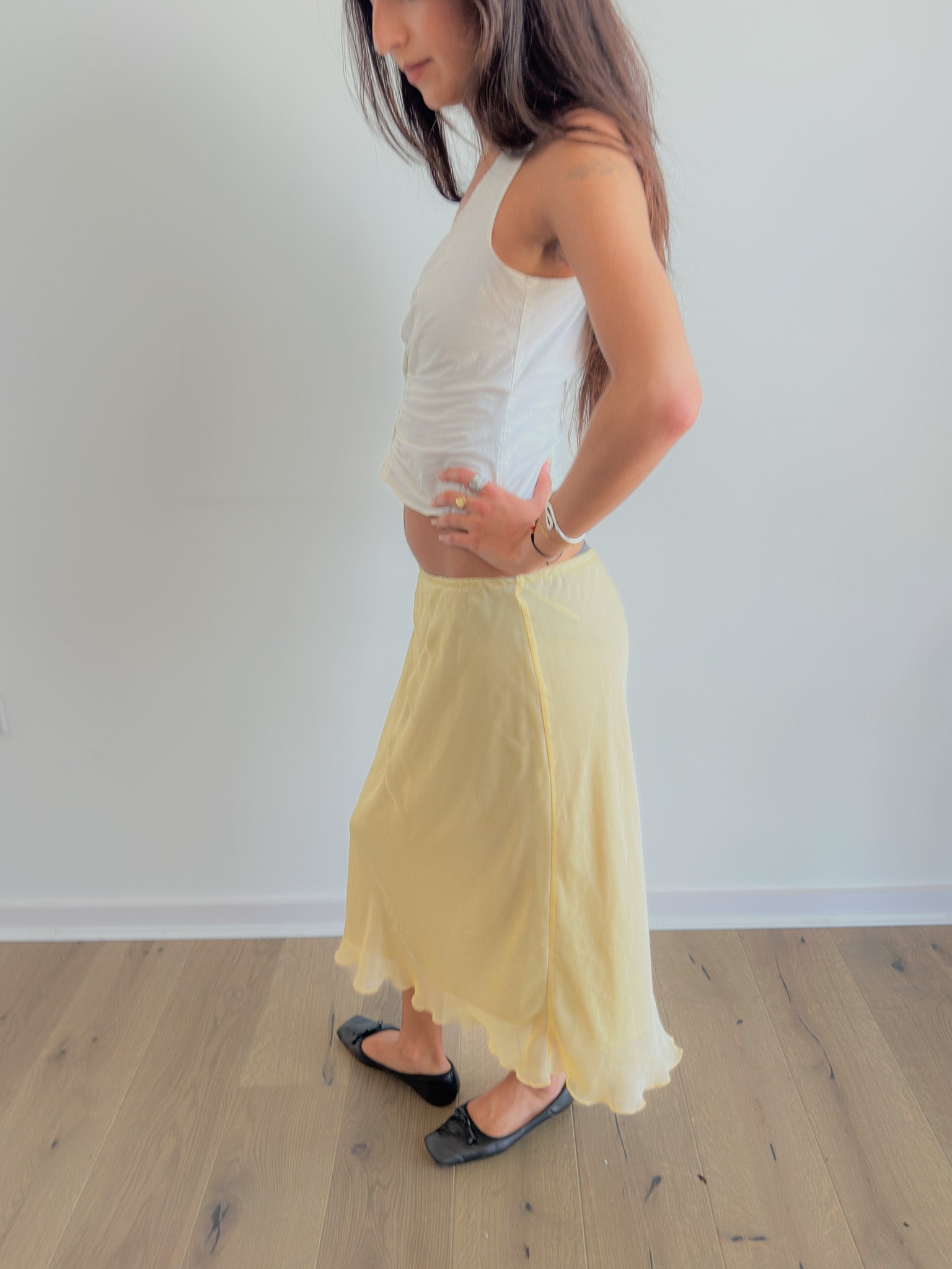 butter yellow midi skirt / size s-m