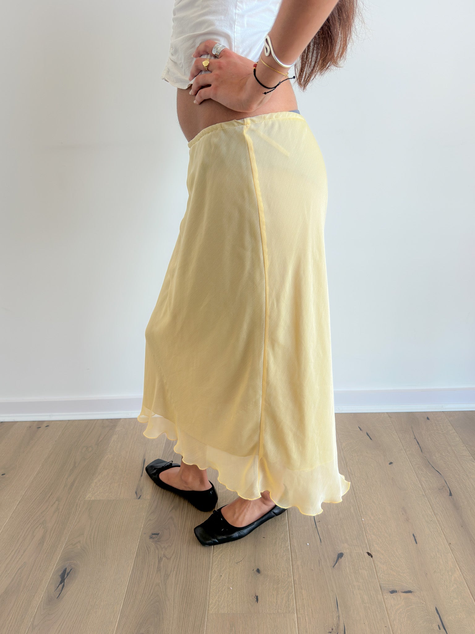 butter yellow midi skirt / size s-m