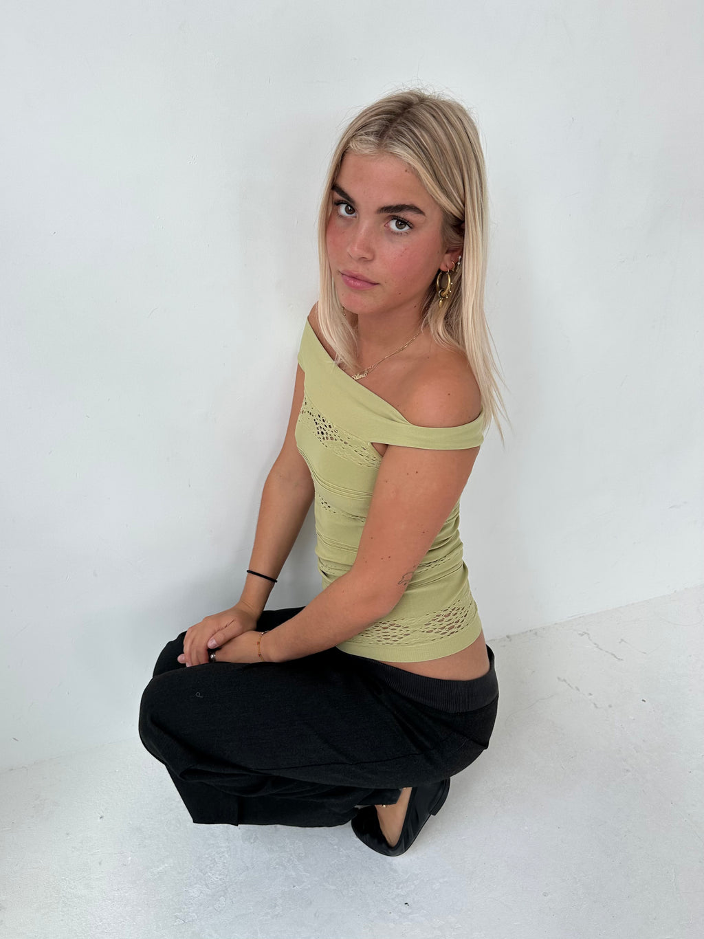 off shoulder top — size xs/s