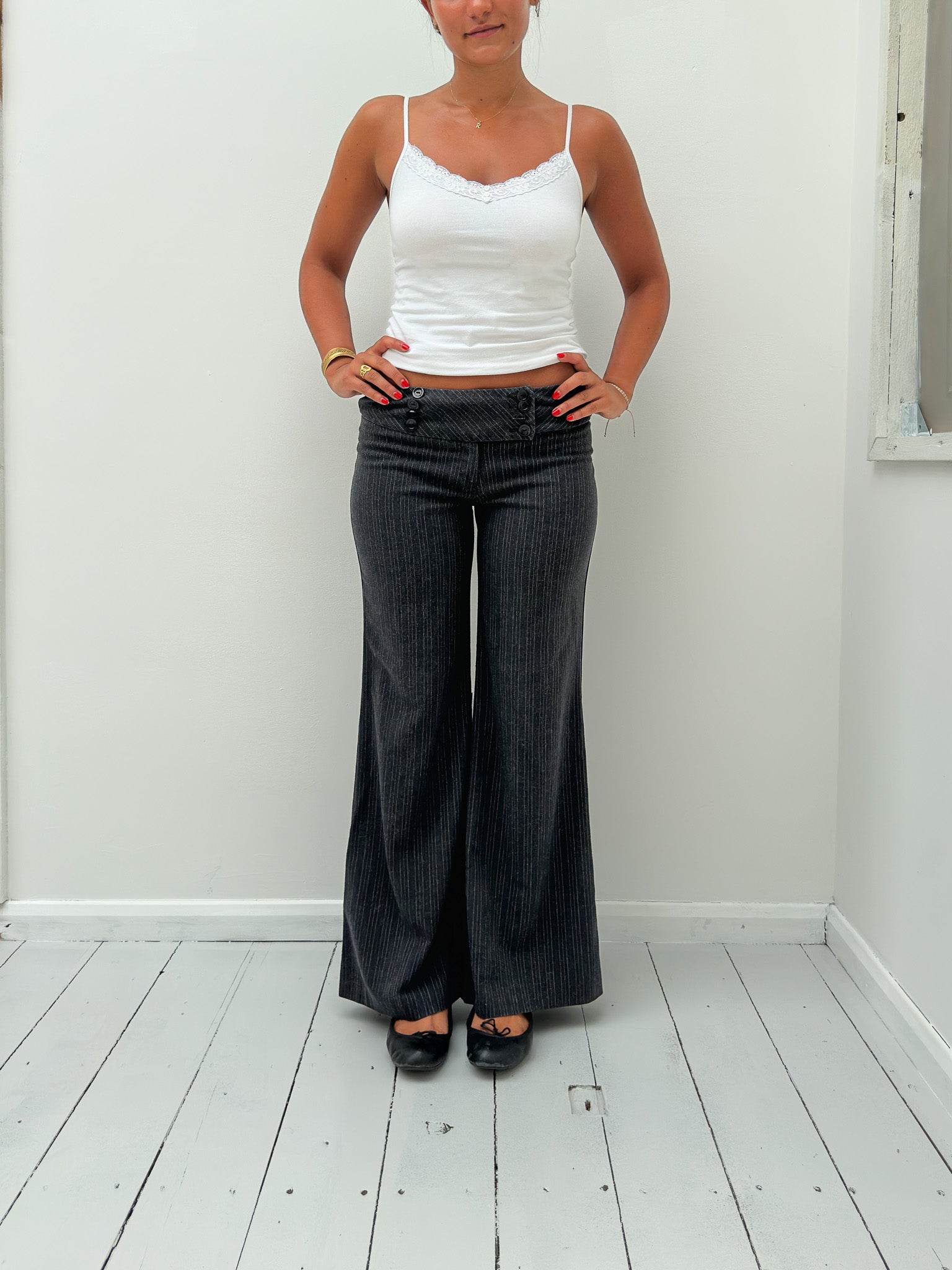 low rise pinstripe trousers — size XS/S