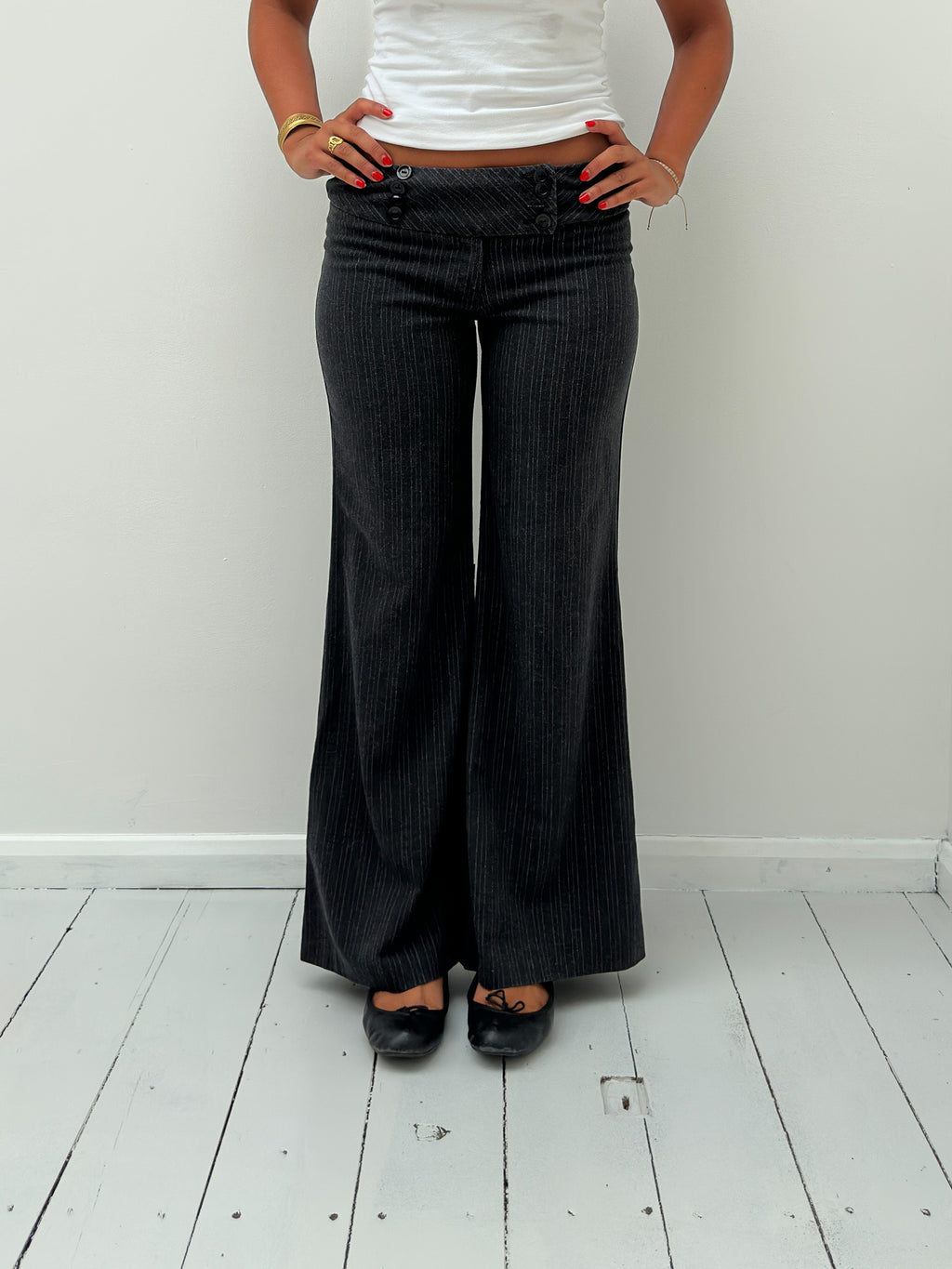 low rise pinstripe trousers — size XS/S