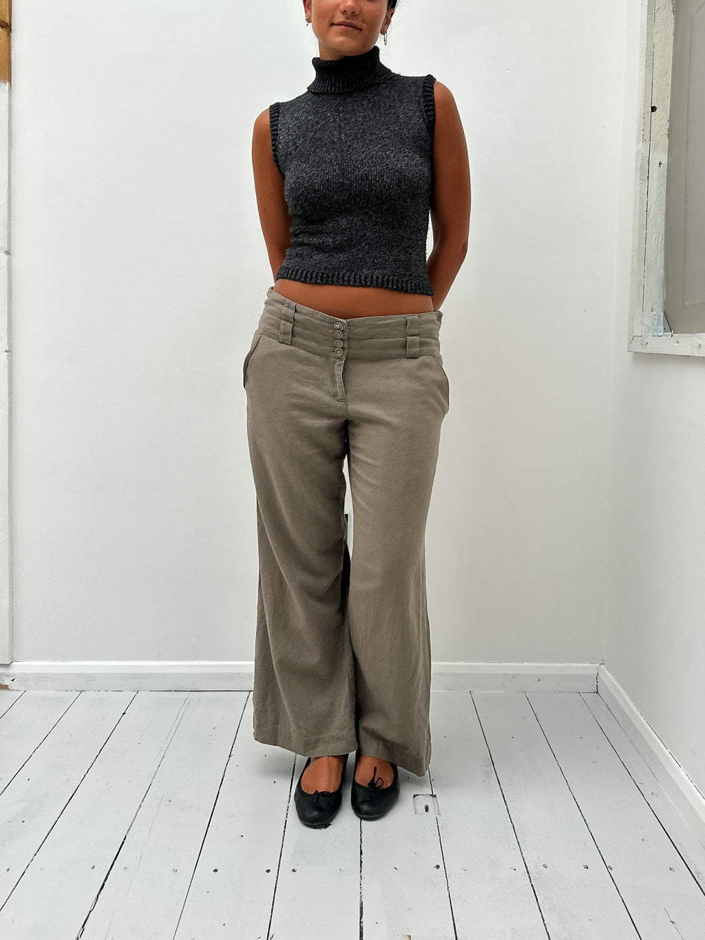 knit sleeveless roll-neck — size XS/S