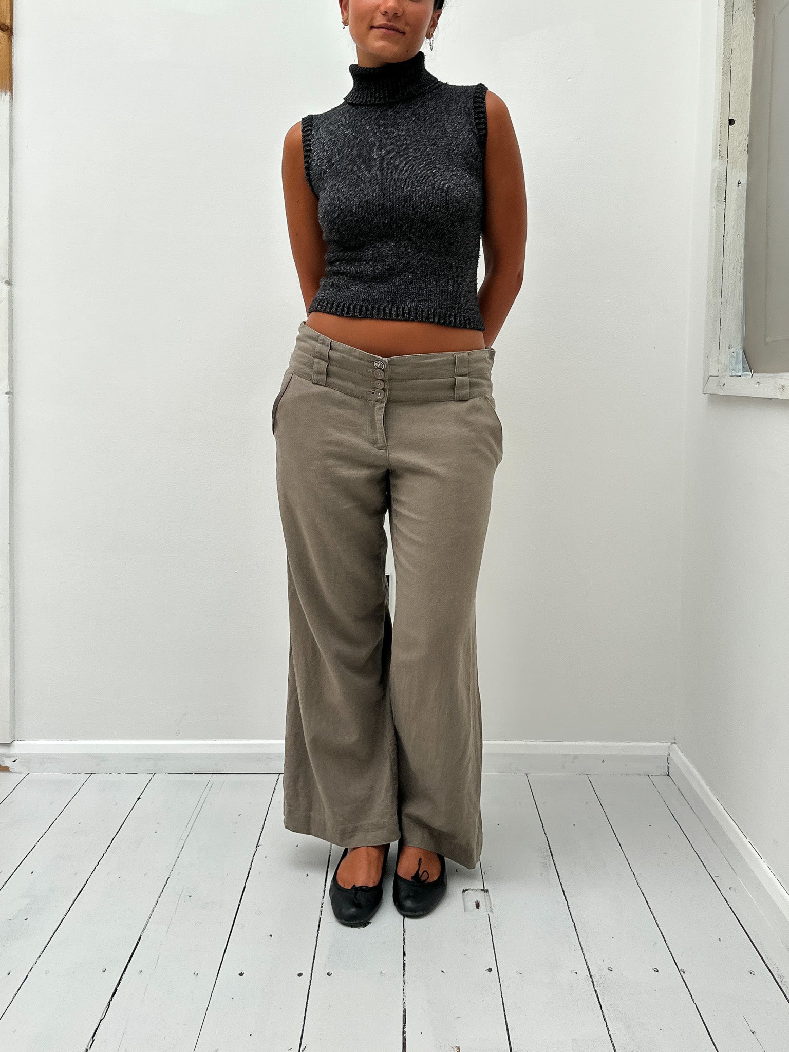 knit sleeveless roll-neck — size XS/S