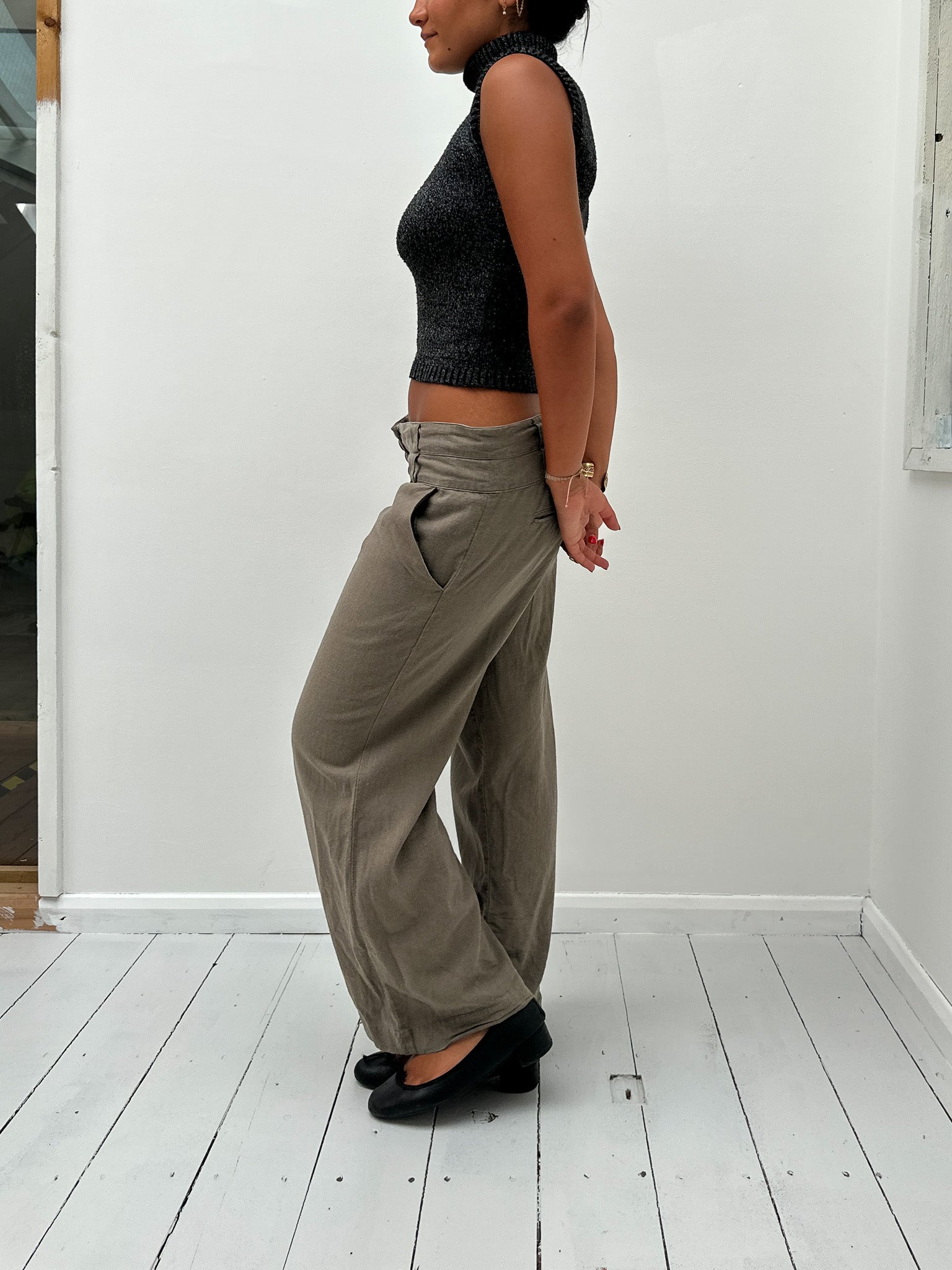 knit sleeveless roll-neck — size XS/S