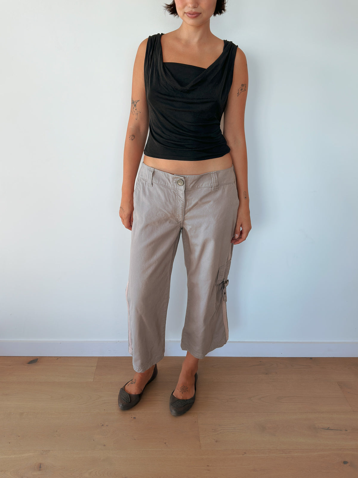 low rise capri cargos — size M-L