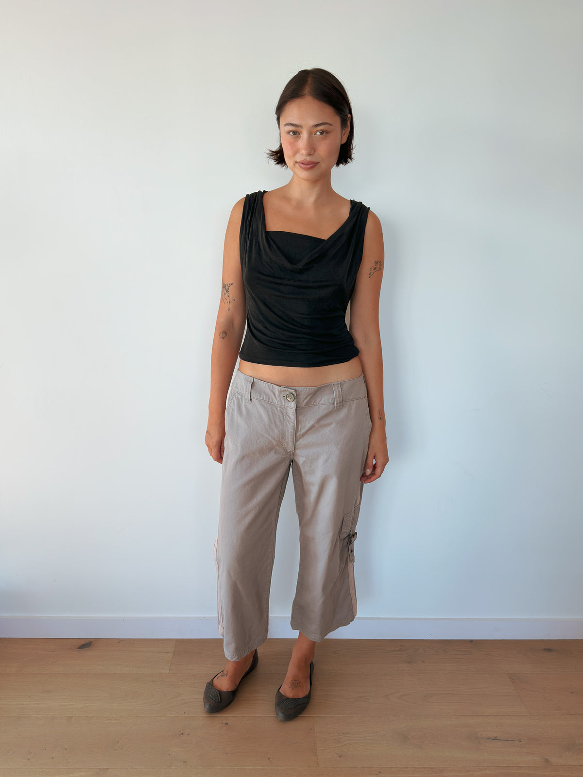 low rise capri cargos — size M-L