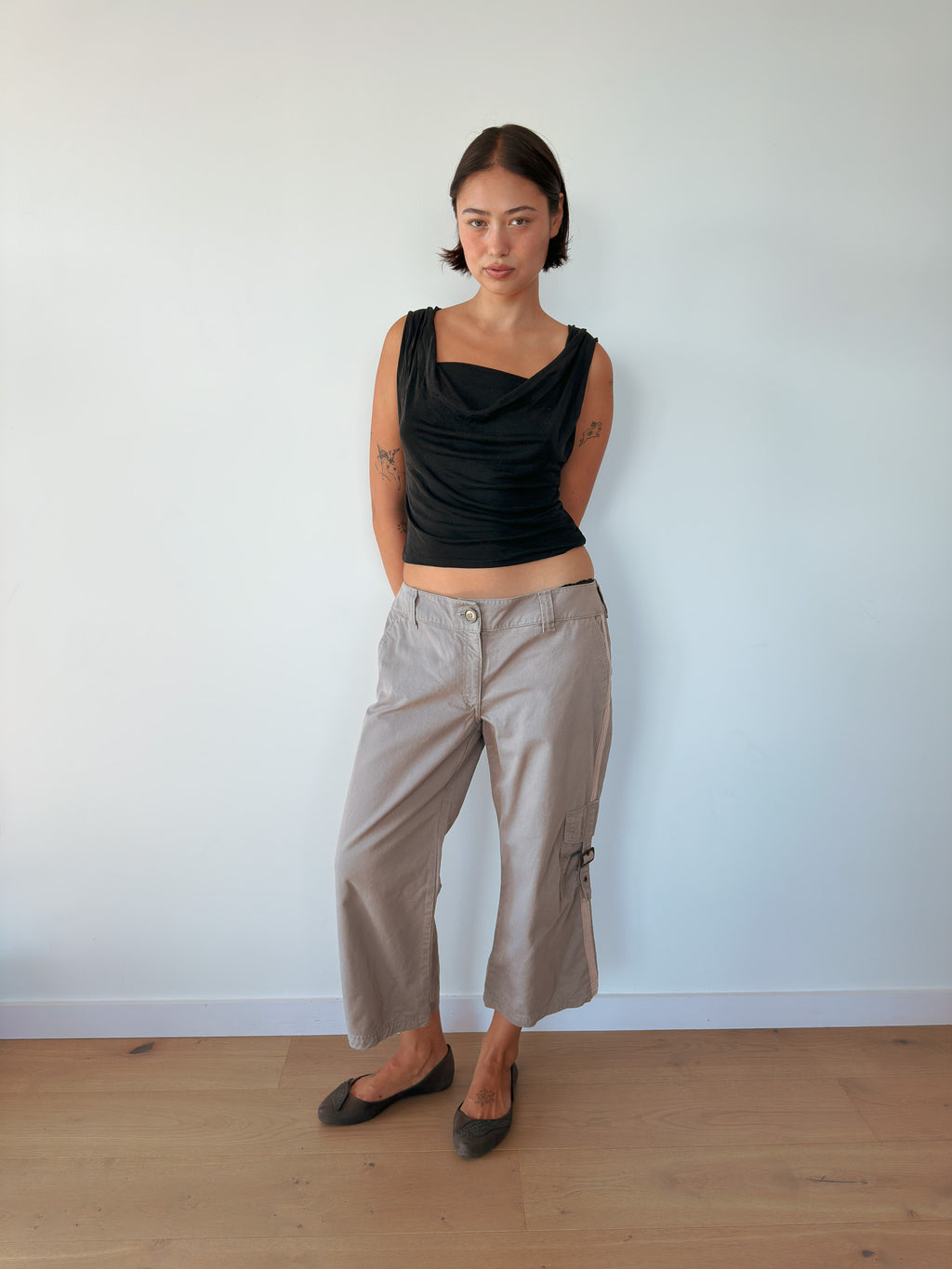 low rise capri cargos — size M-L
