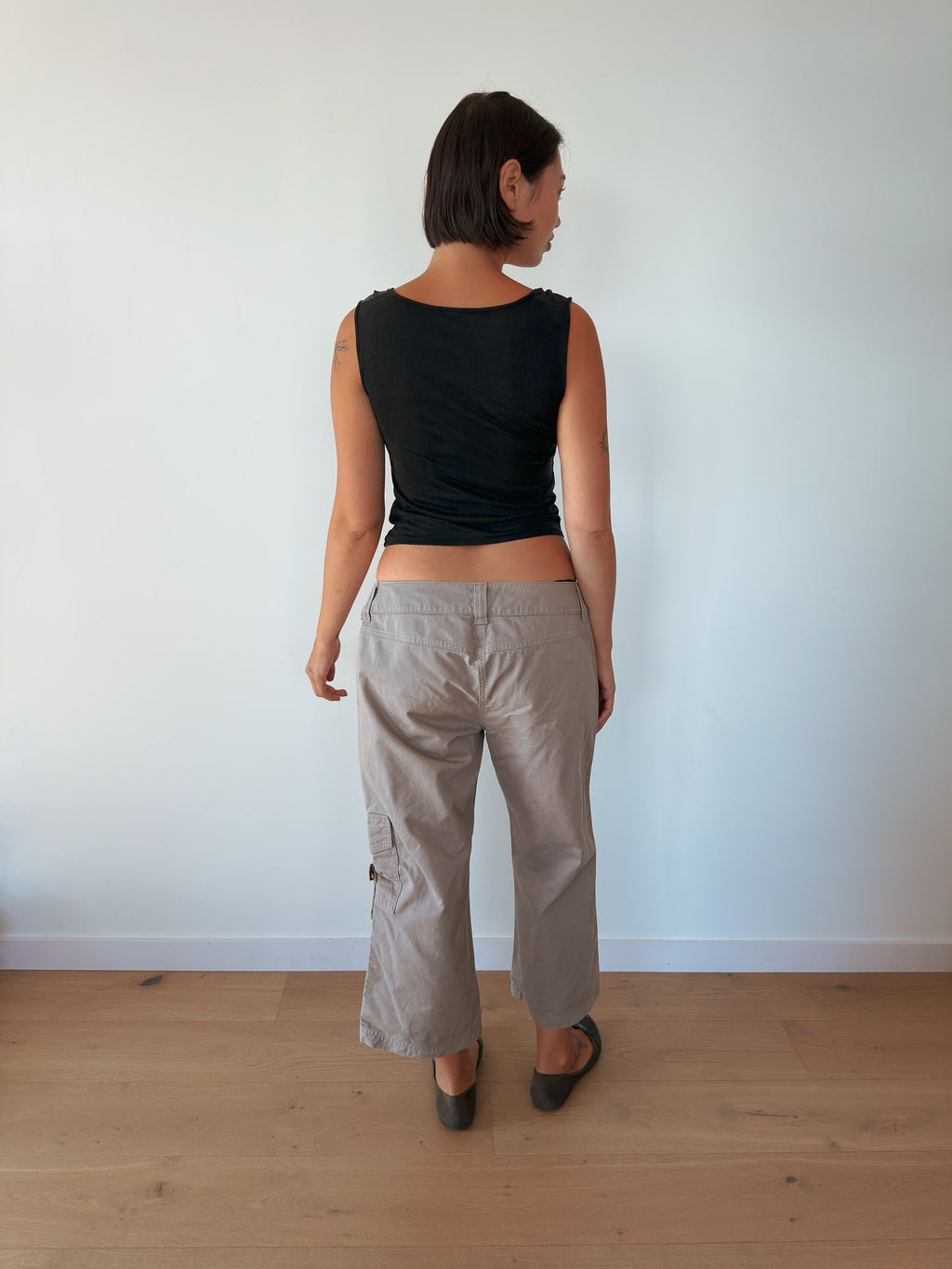low rise capri cargos — size M-L
