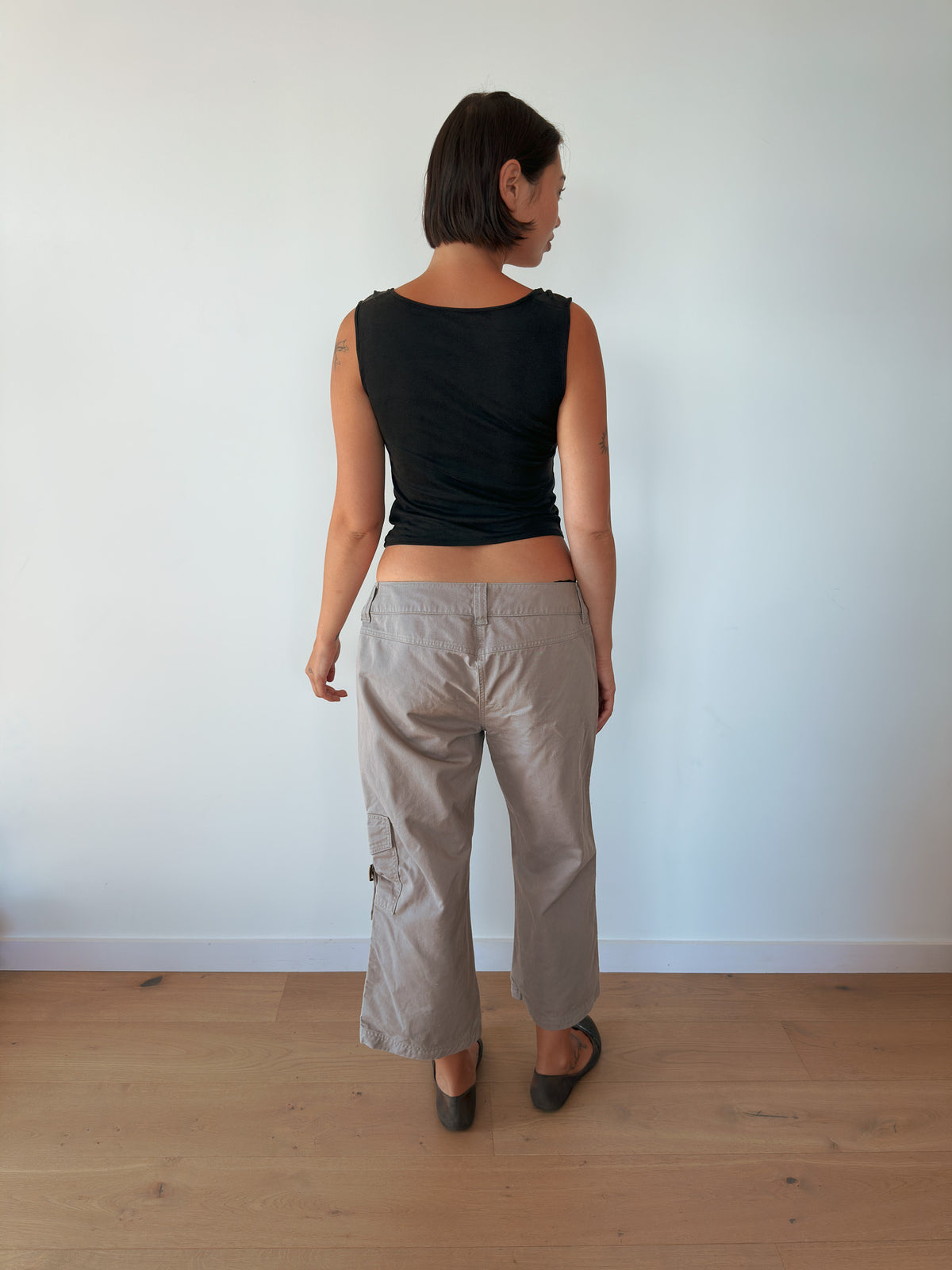 low rise capri cargos — size M-L
