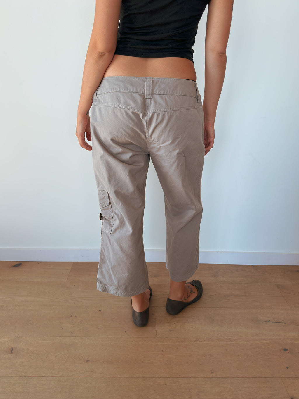 low rise capri cargos — size M-L