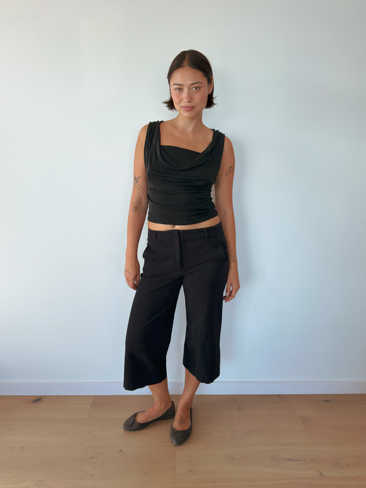 low rise wide leg capris — size S