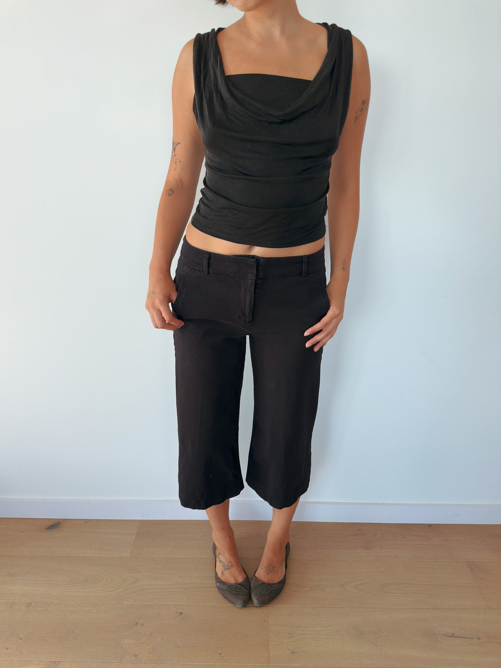 low rise wide leg capris — size S