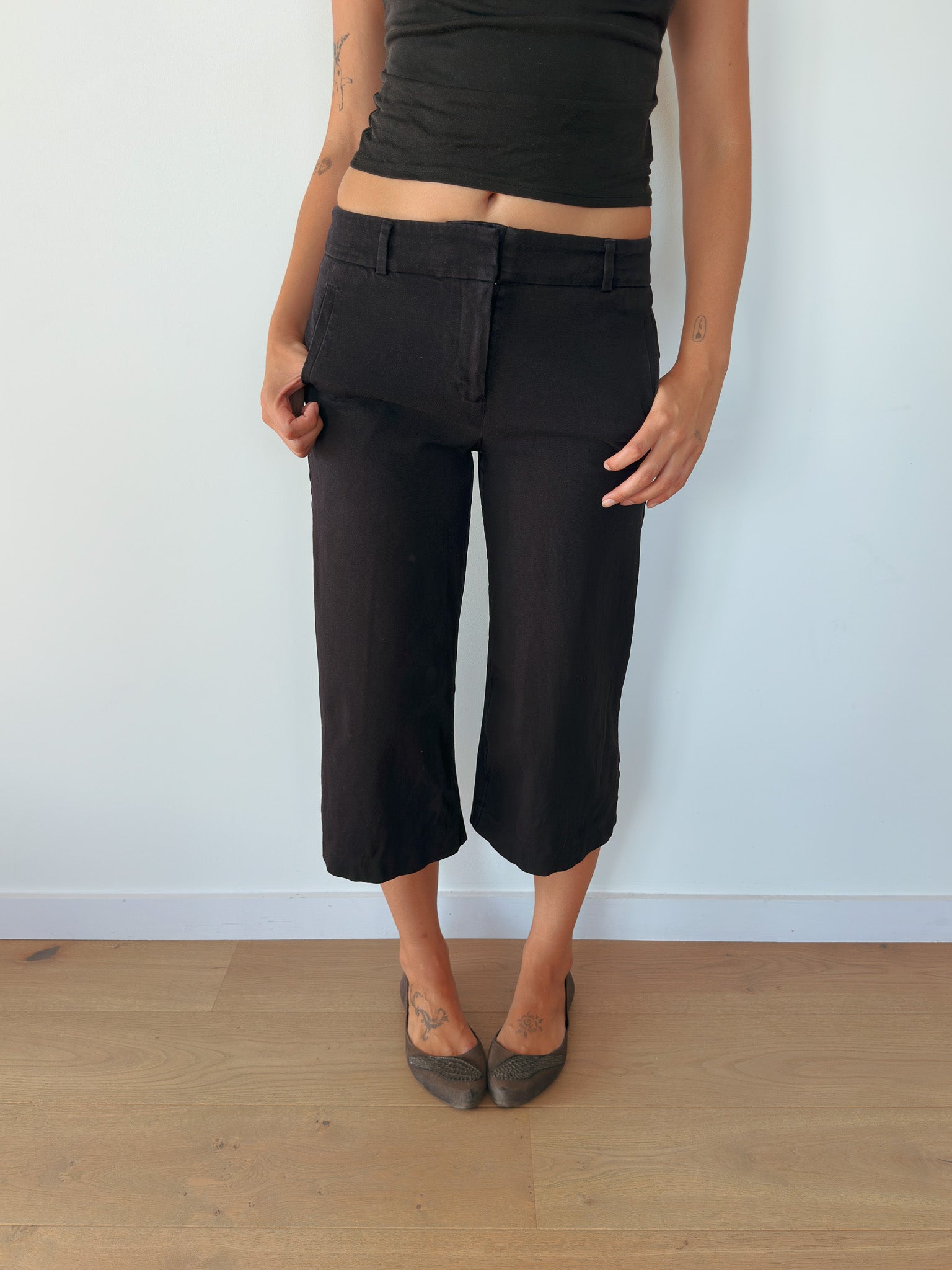low rise wide leg capris — size S