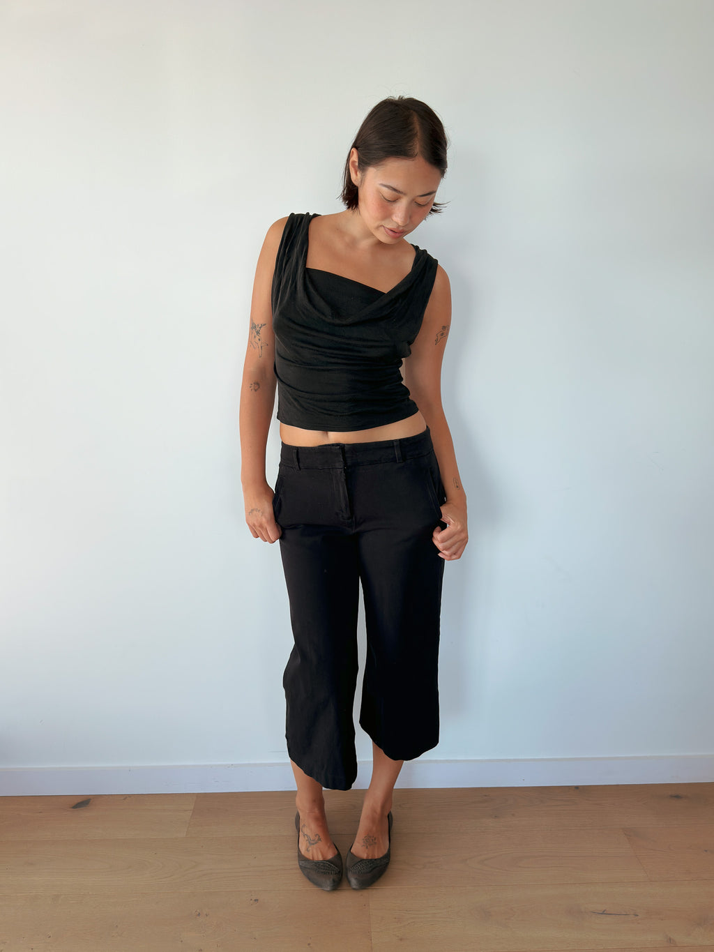 low rise wide leg capris — size S