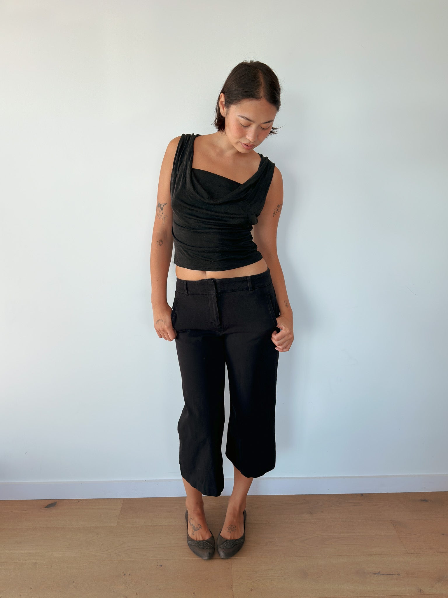 low rise wide leg capris — size S
