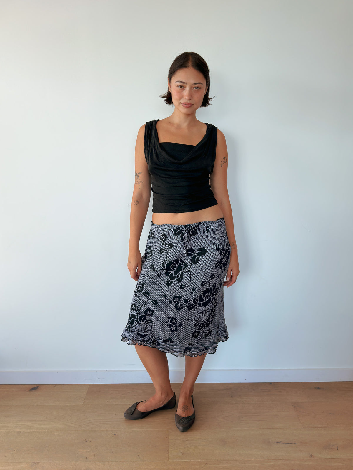low rise midi skirt — size S-M