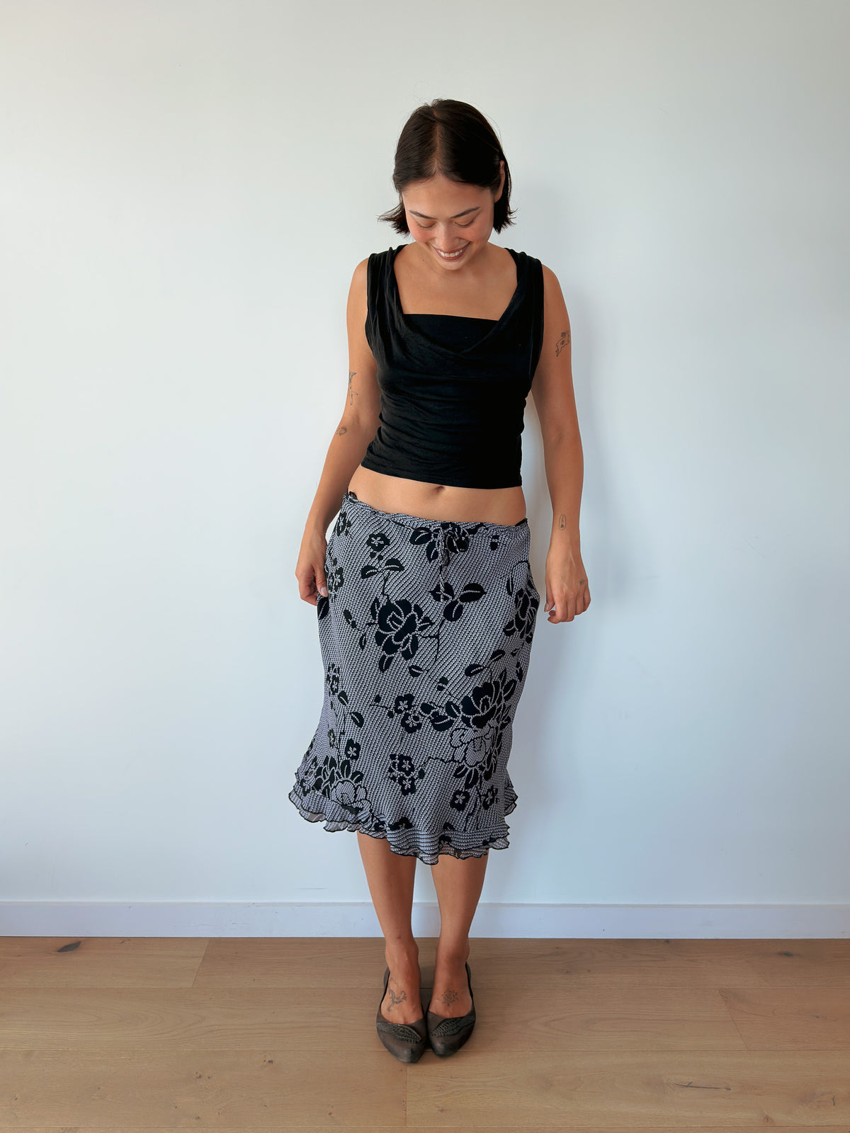 low rise midi skirt — size S-M