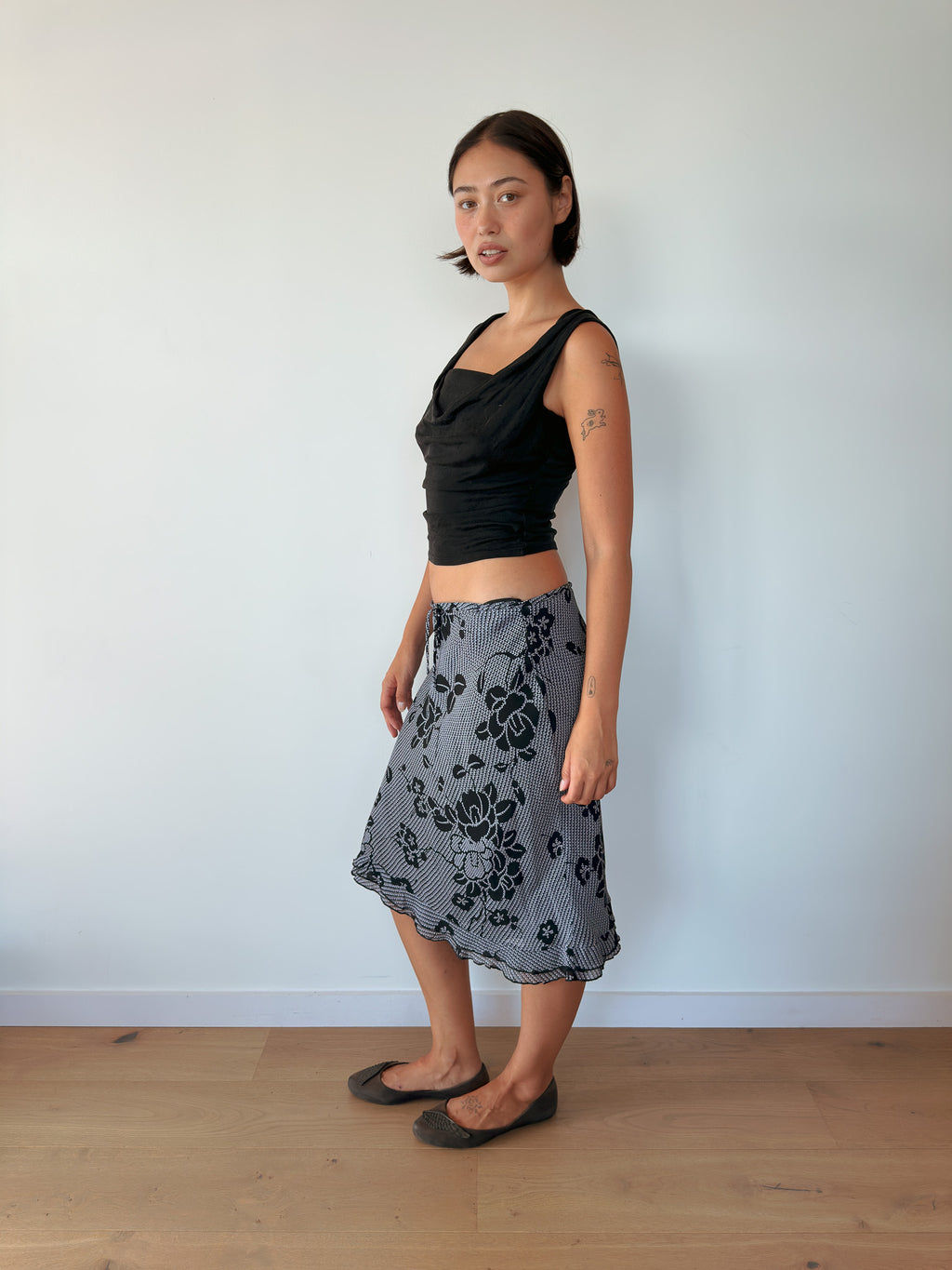 low rise midi skirt — size S-M