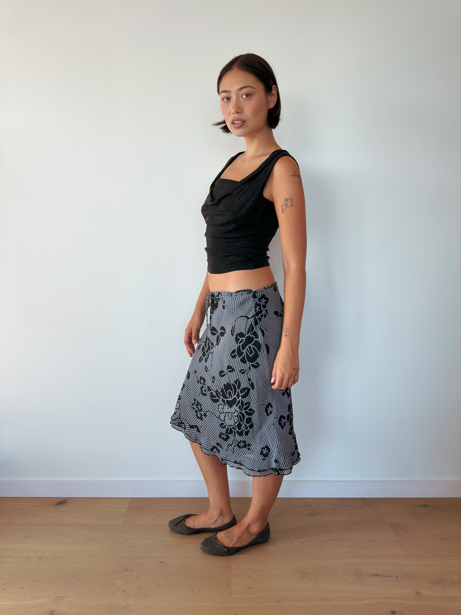 low rise midi skirt — size S-M