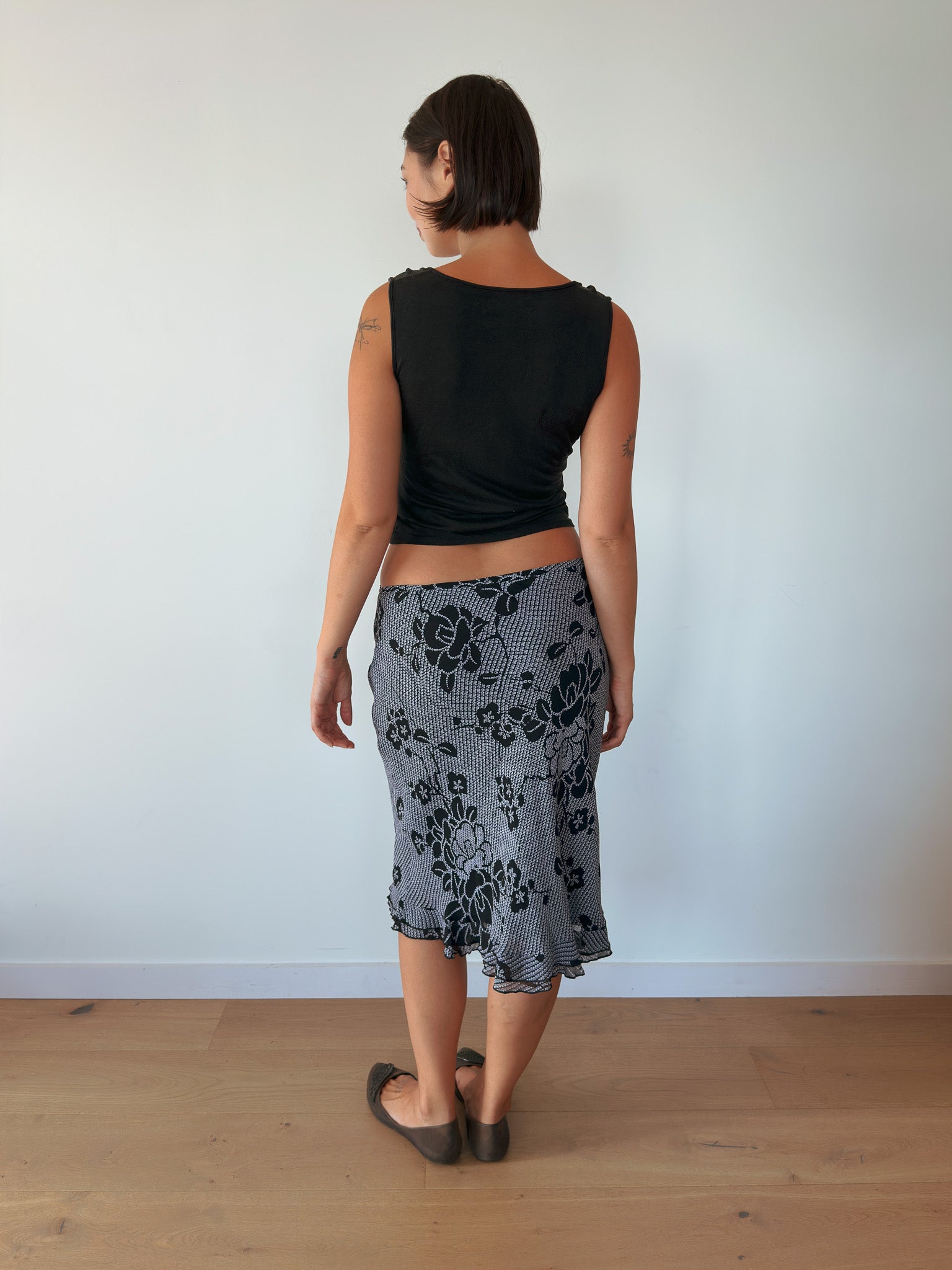 low rise midi skirt — size S-M