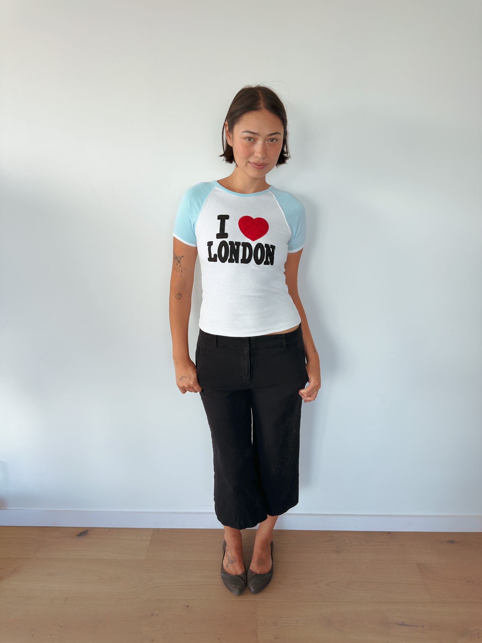 london baby tee — size XS-S