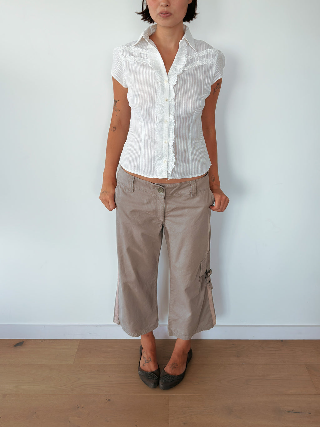 ruffle button up shirt — size S-M