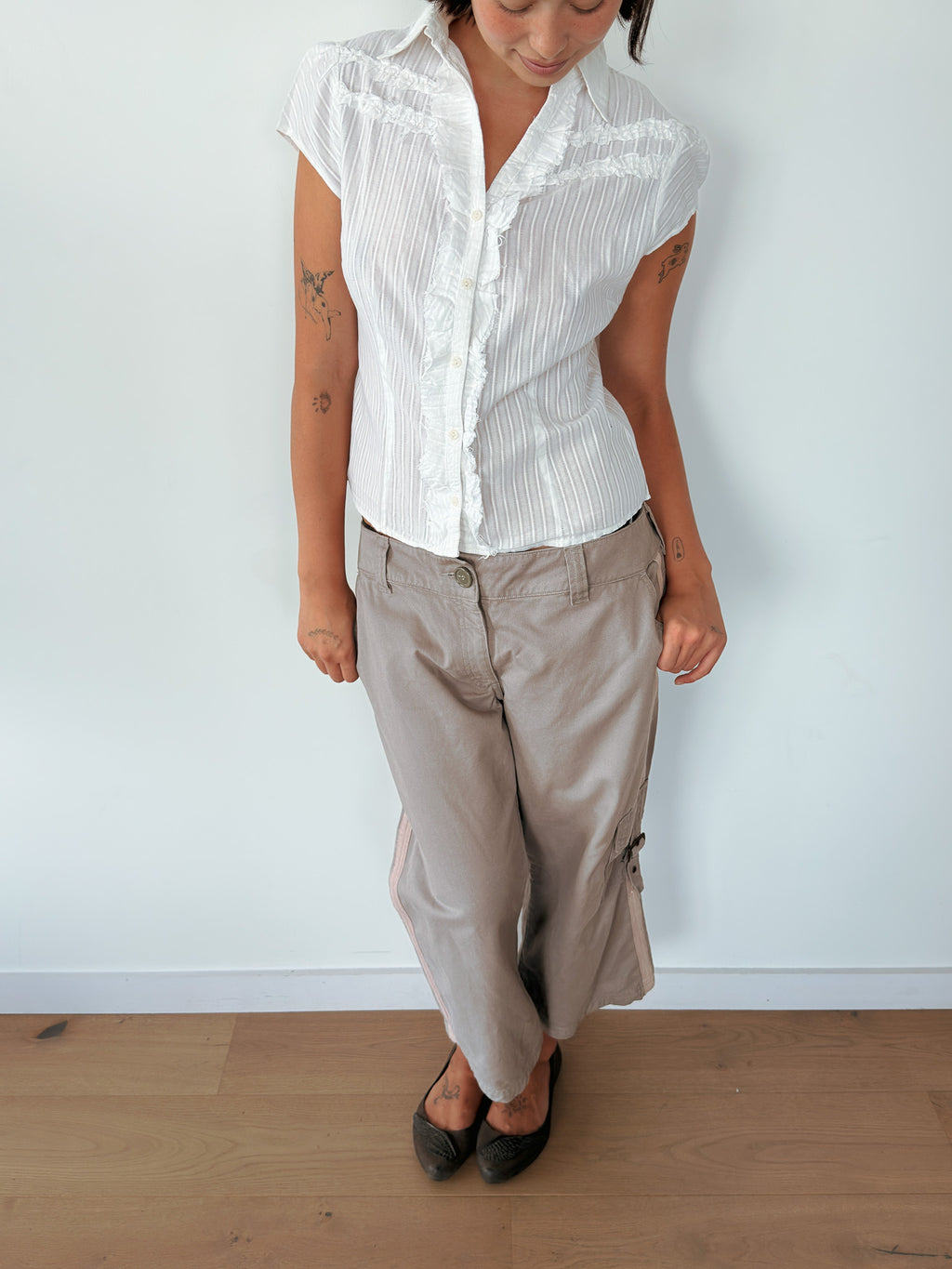 ruffle button up shirt — size S-M
