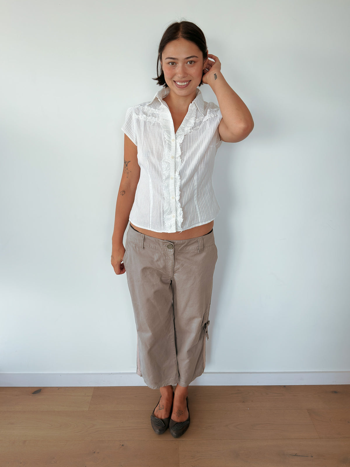 ruffle button up shirt — size S-M