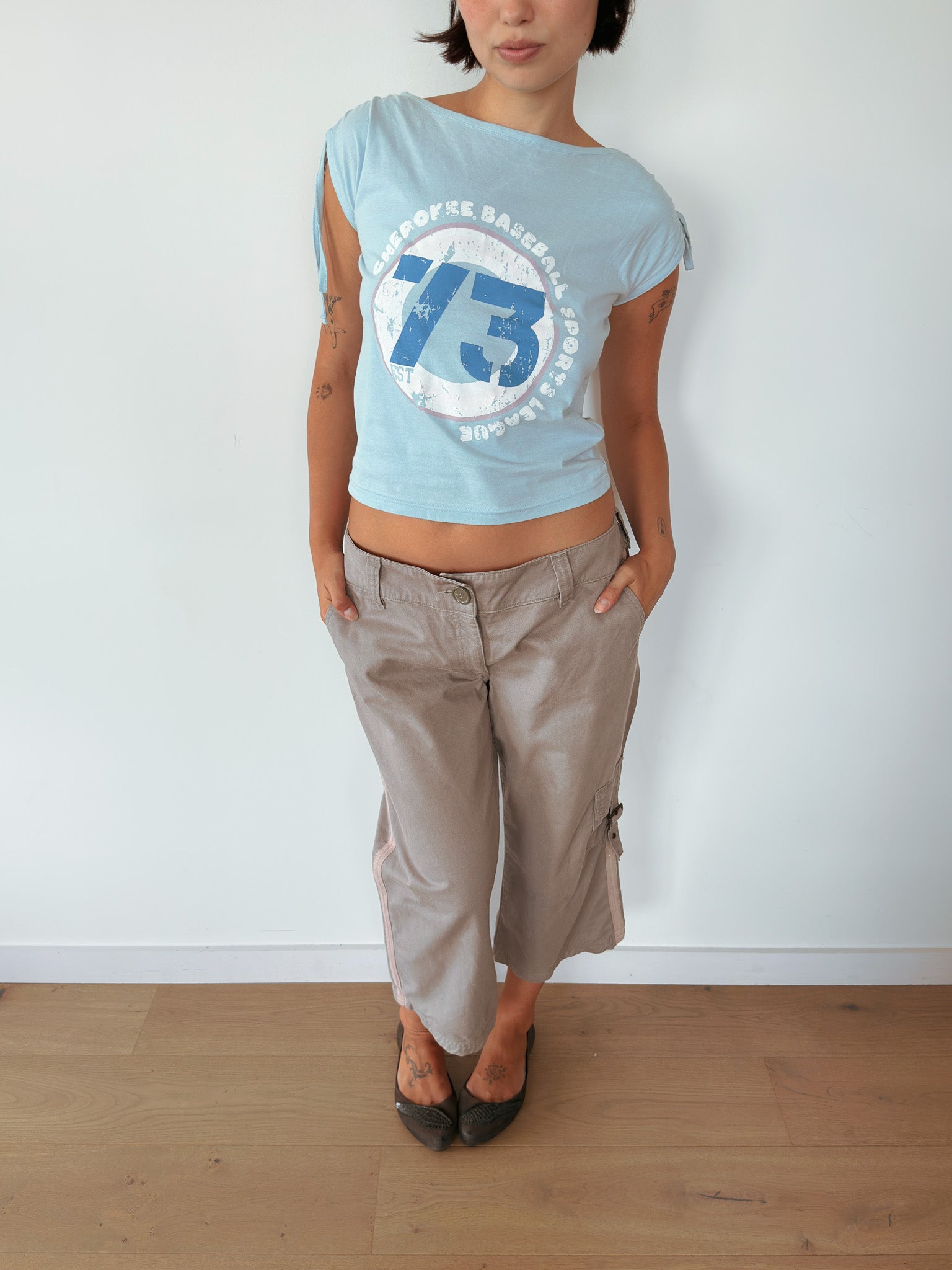 slouch graphic tee — size S
