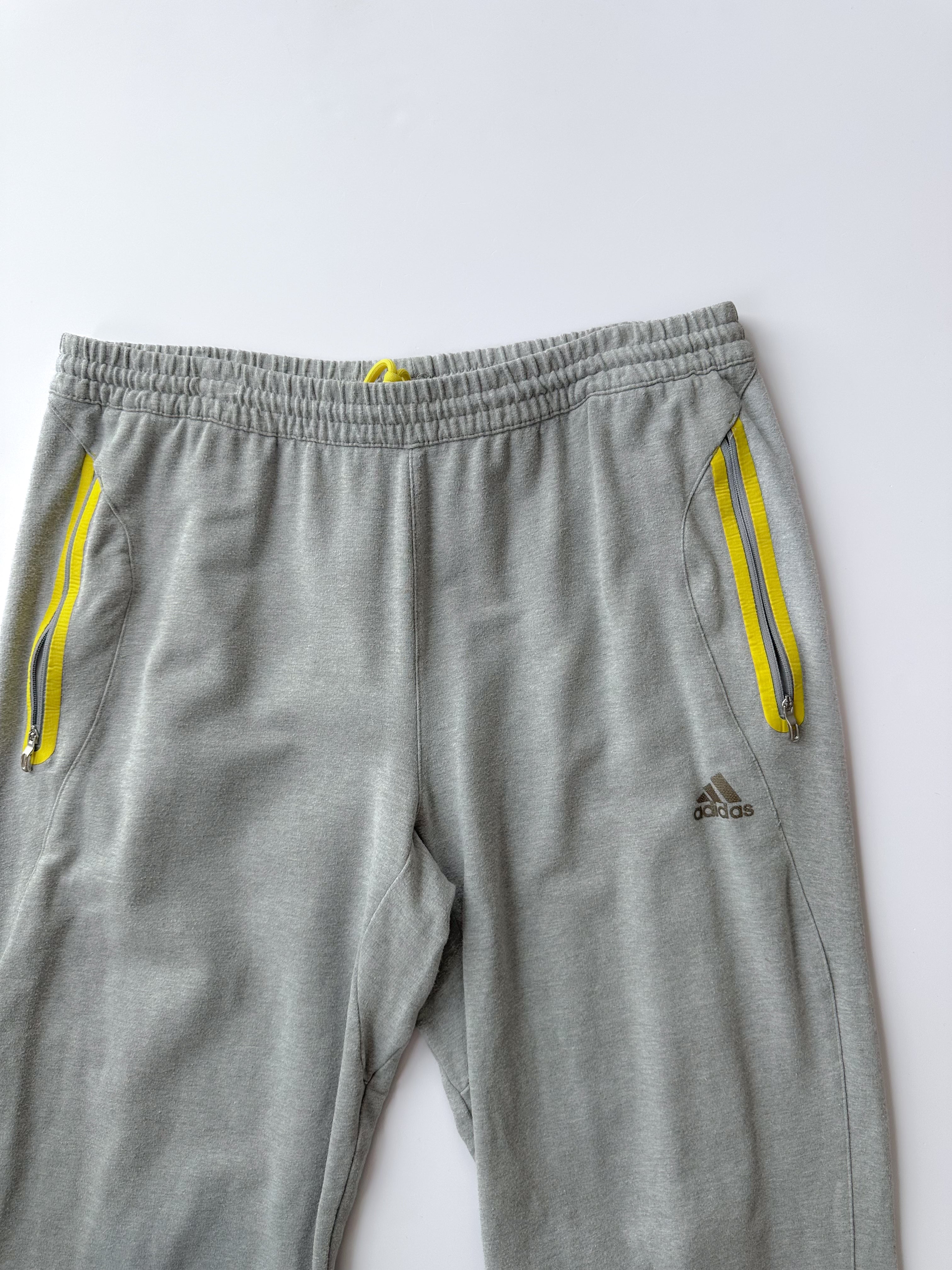 adidas track pants / size medium